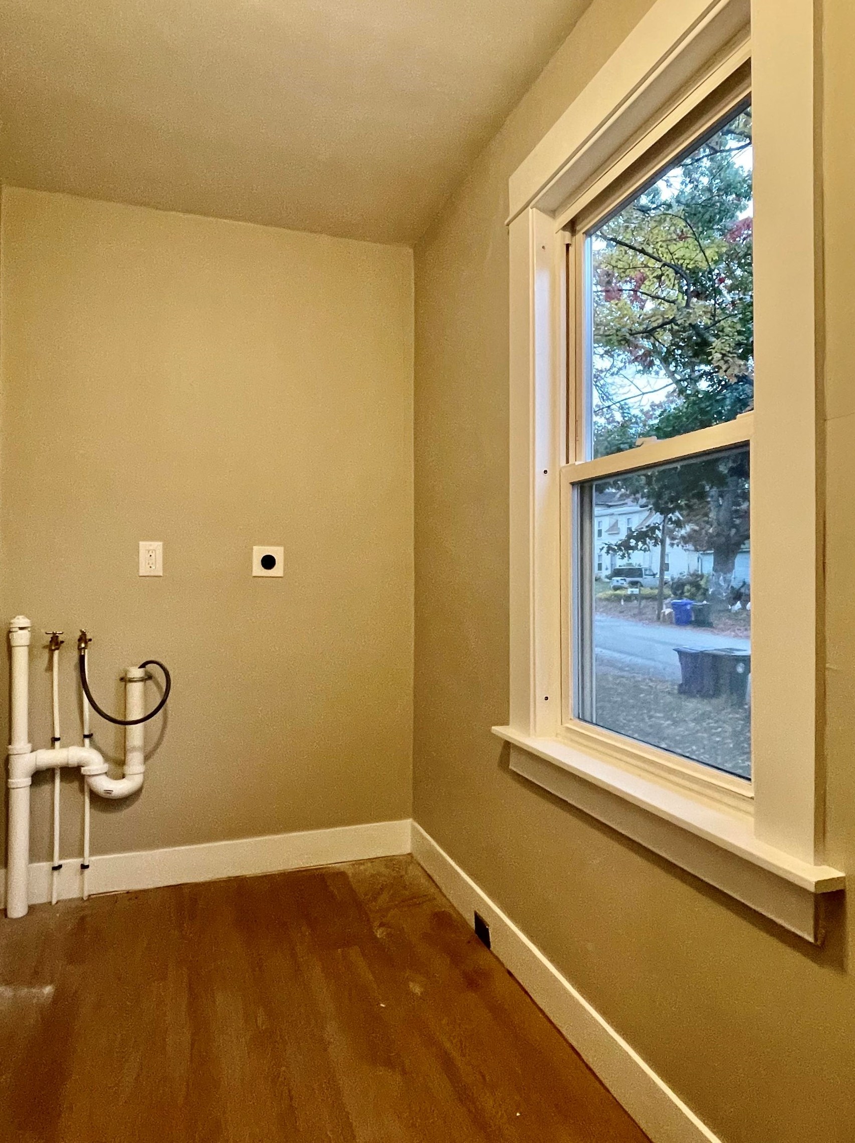 1040 Page St, Manchester NH 03104-5549 exterior