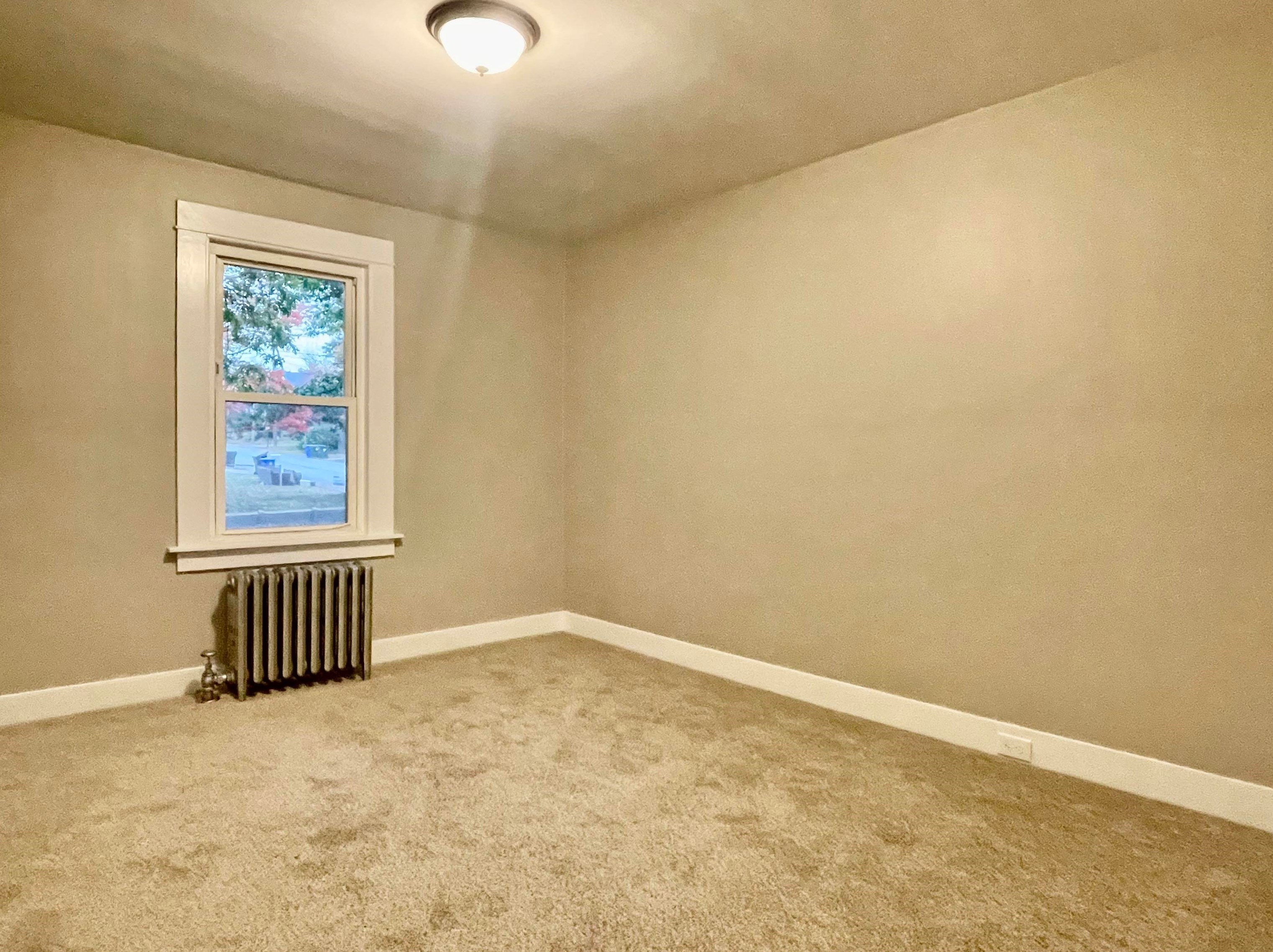 1040 Page St, Manchester NH 03104-5549 exterior