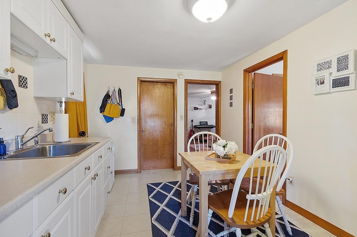 20 Ledge Rd, Hudson NH  03051-3720 exterior