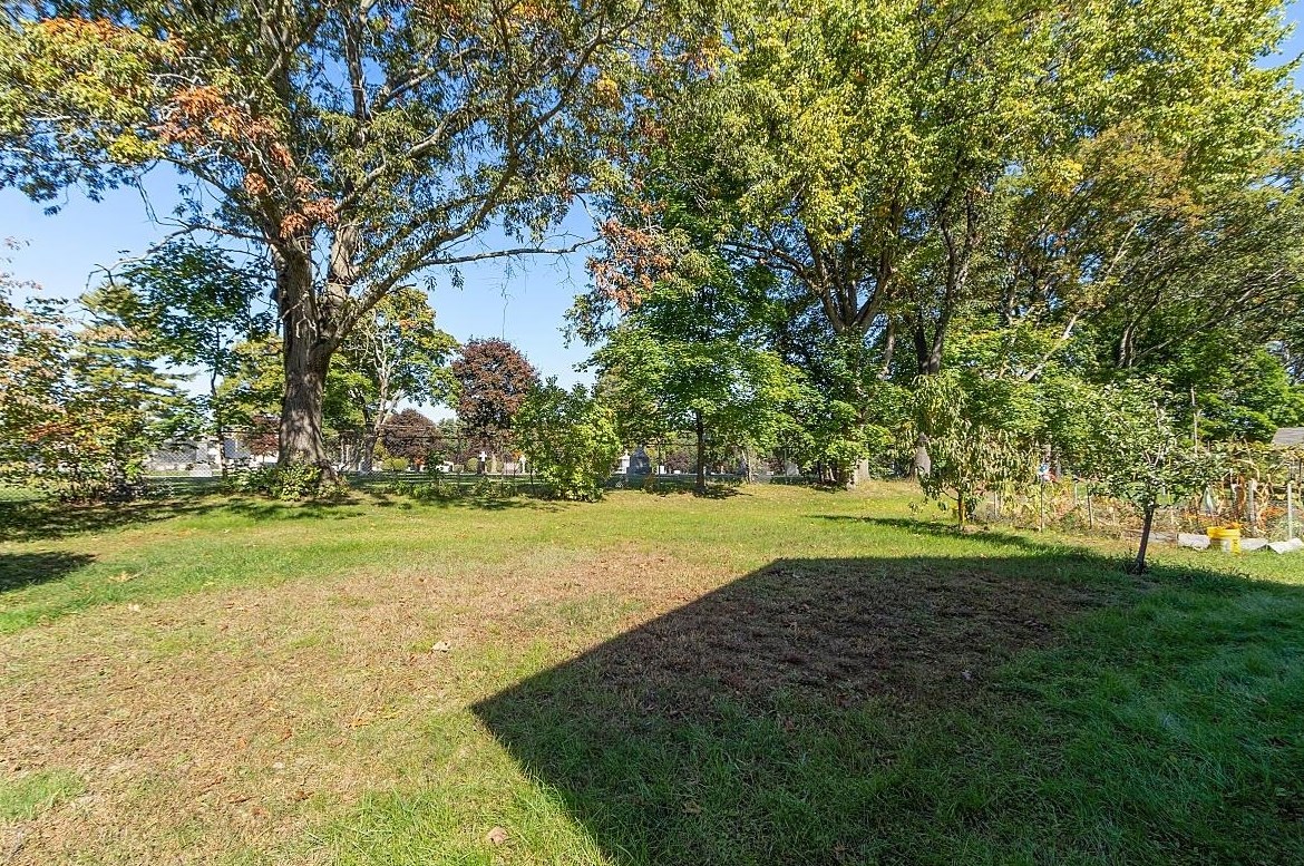 20 Ledge Rd, Hudson NH  03051-3720 exterior