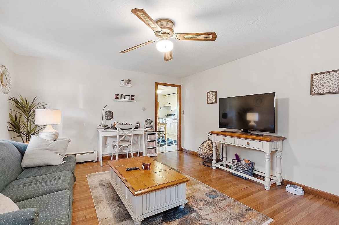 20 Ledge Rd, Hudson NH  03051-3720 exterior