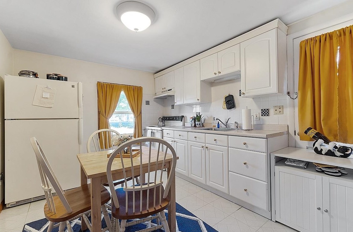 20 Ledge Rd, Hudson NH  03051-3720 exterior