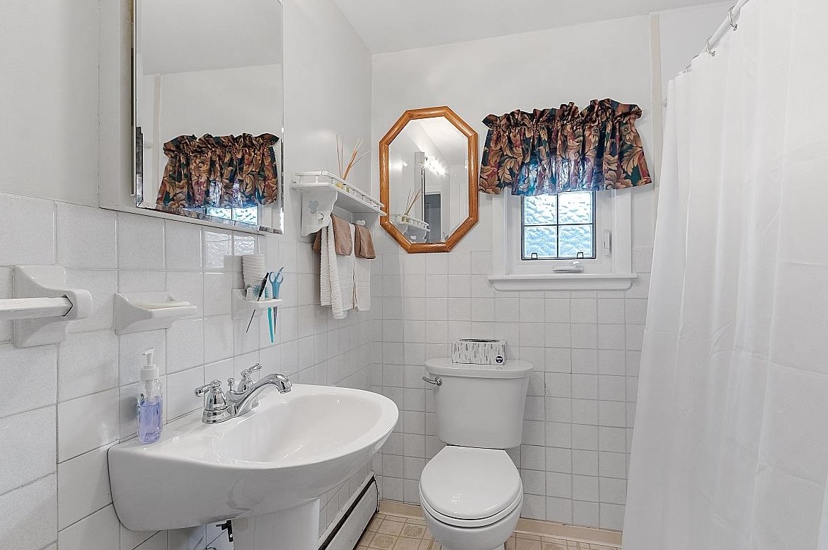 20 Ledge Rd, Hudson NH  03051-3720 exterior