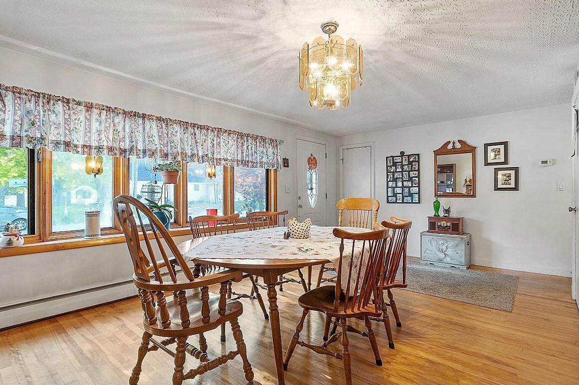 20 Ledge Rd, Hudson NH  03051-3720 exterior