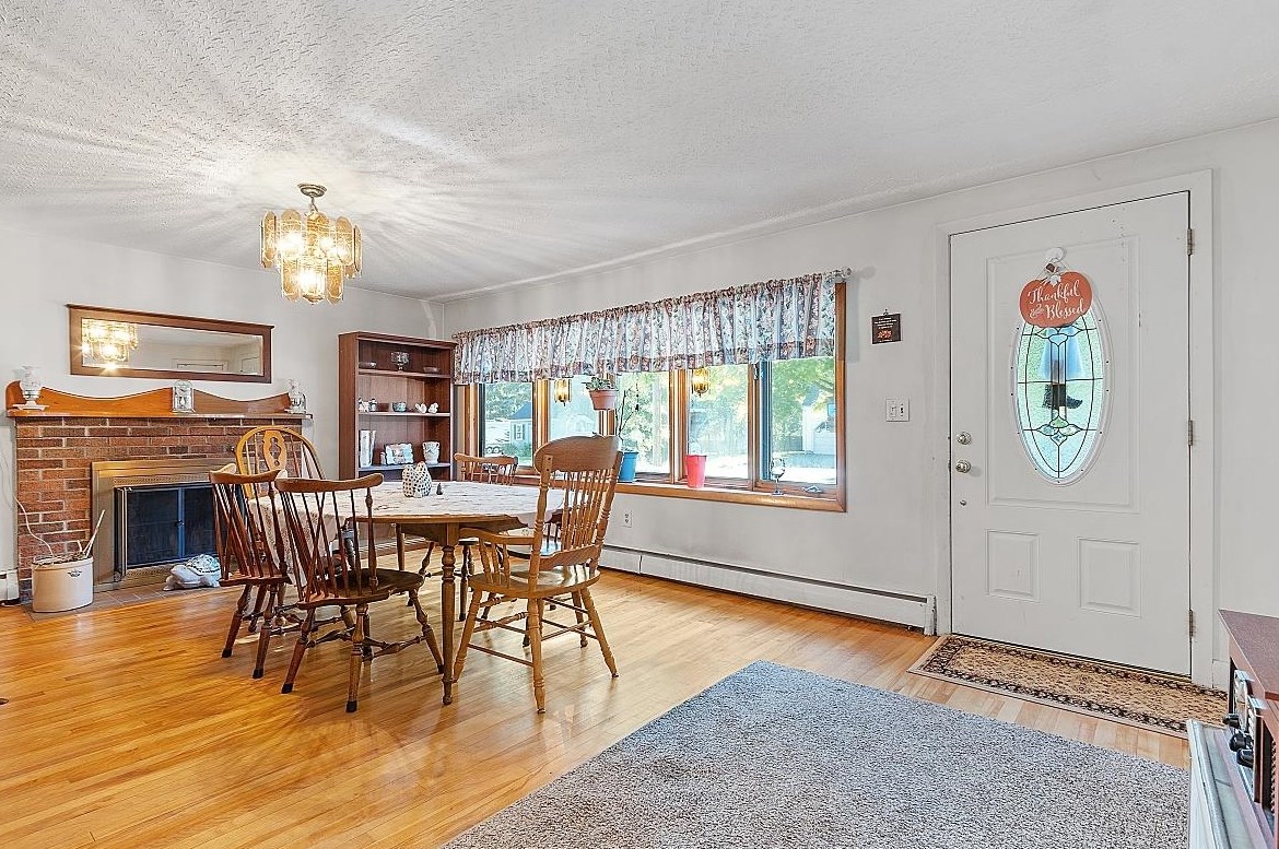 20 Ledge Rd, Hudson NH  03051-3720 exterior