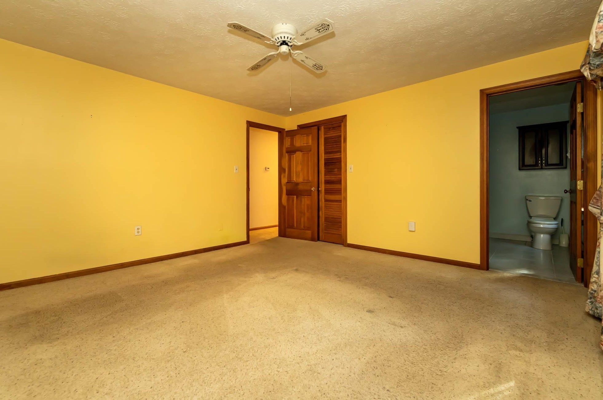 251 Baboosic Lake Rd, Merrimack NH 03054-2361 exterior