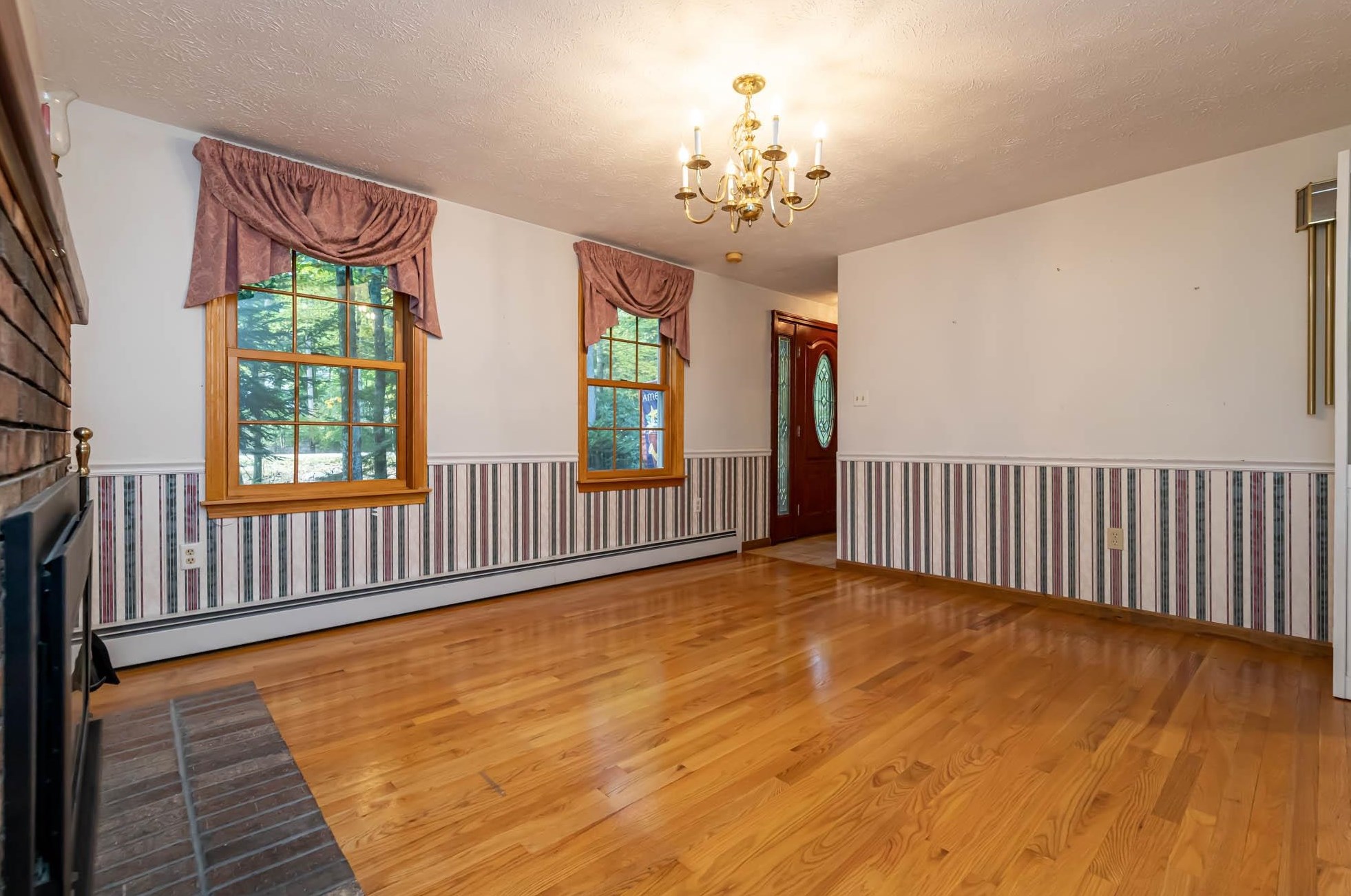 251 Baboosic Lake Rd, Merrimack NH 03054-2361 exterior