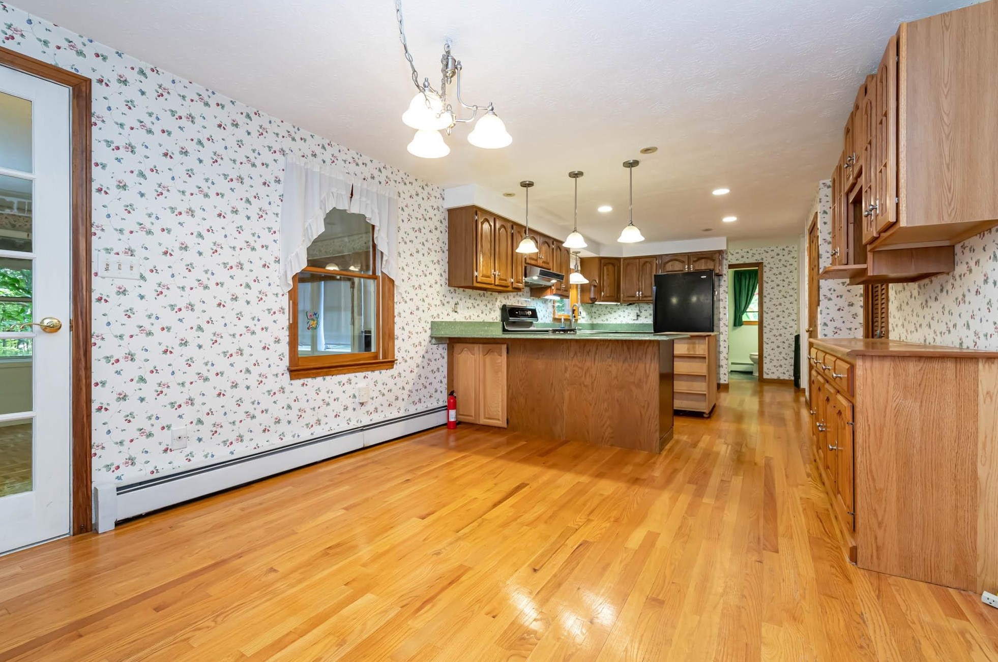 251 Baboosic Lake Rd, Merrimack NH 03054-2361 exterior