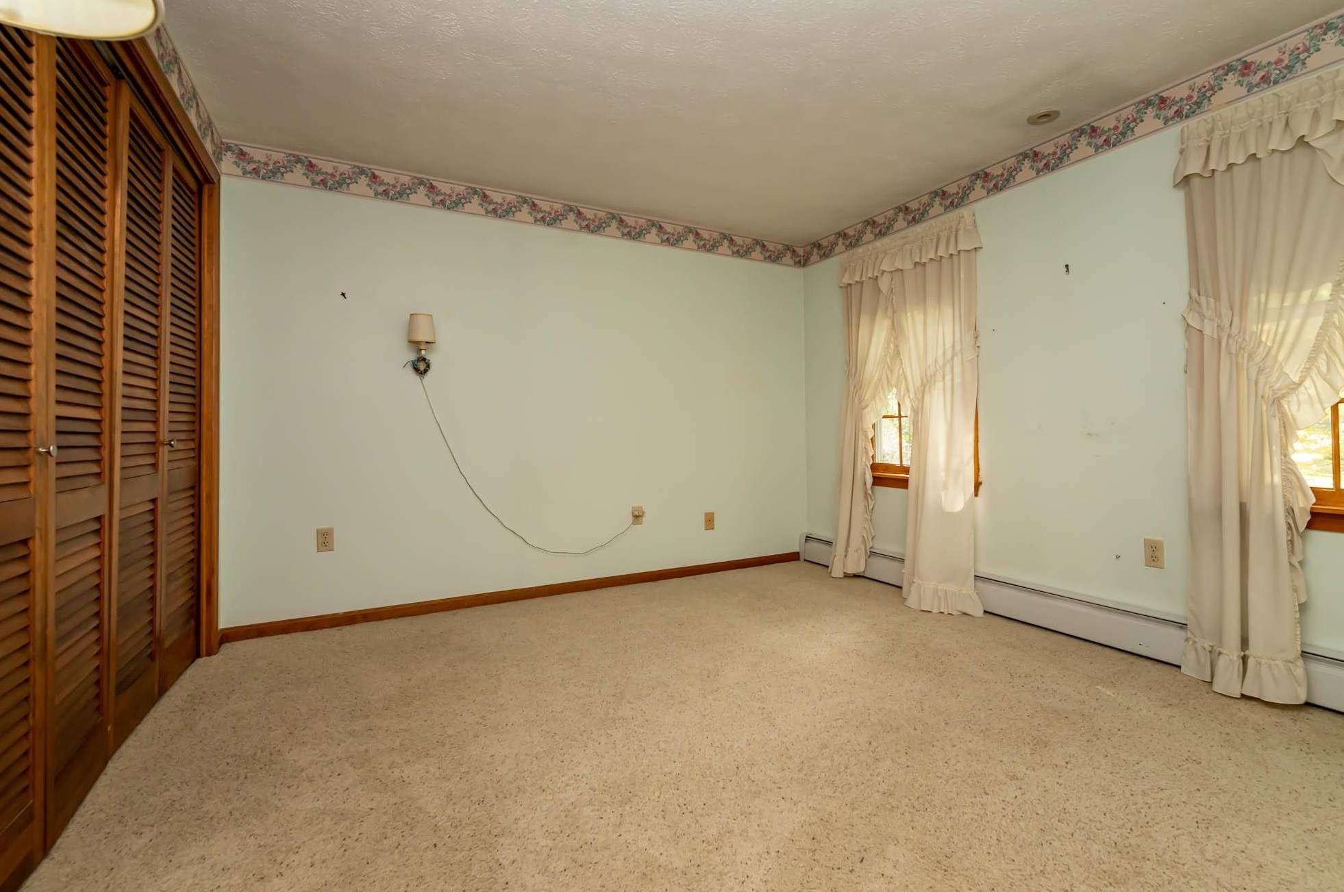 251 Baboosic Lake Rd, Merrimack NH 03054-2361 exterior