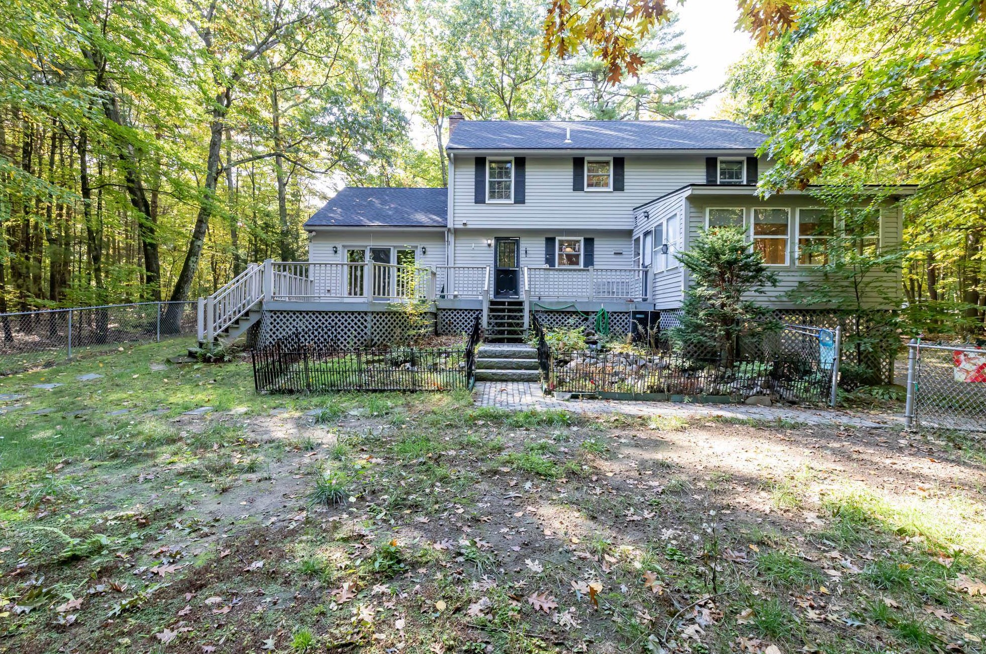 251 Baboosic Lake Rd, Merrimack NH 03054-2361 exterior