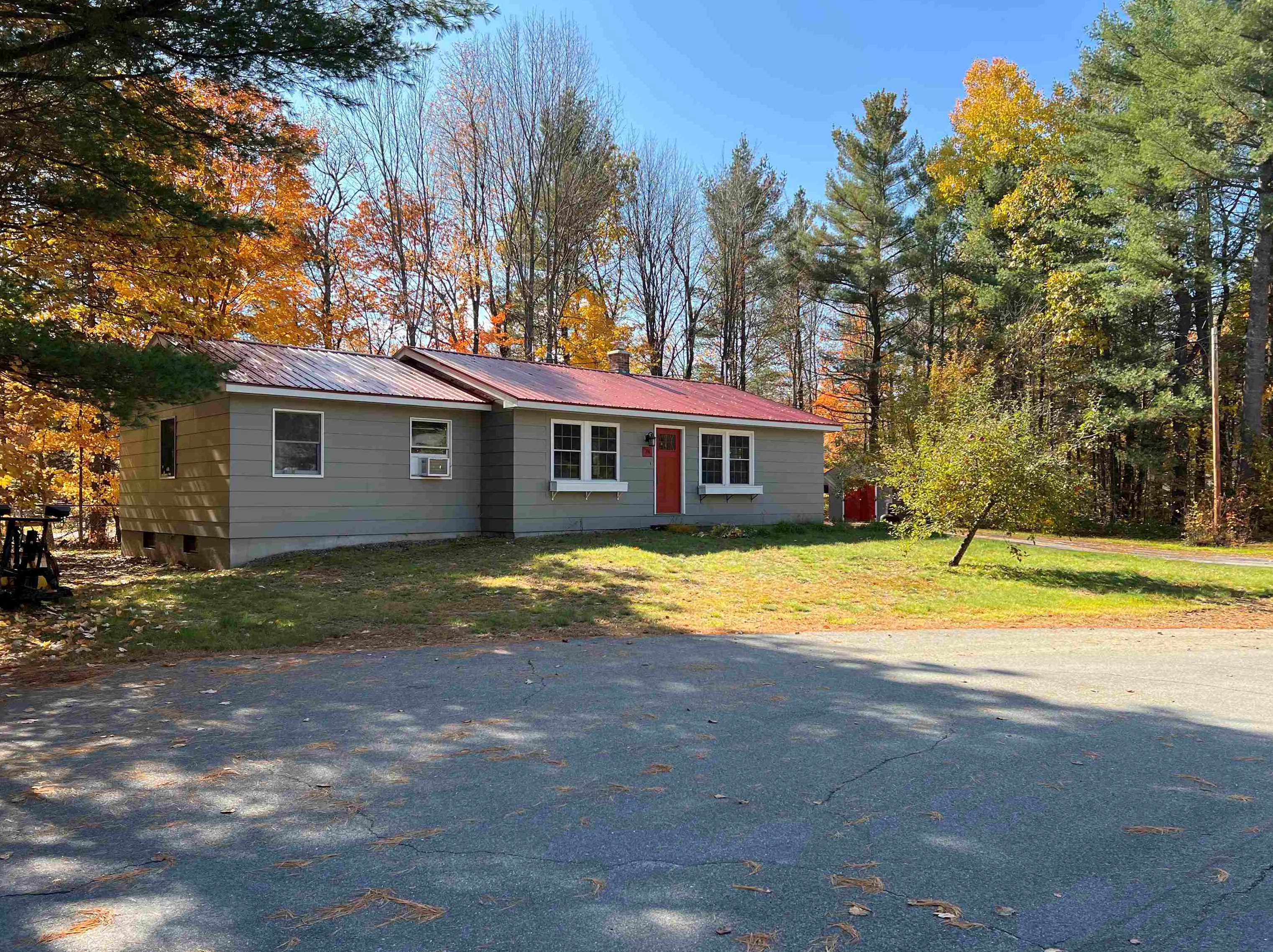 74 Crestwood Dr, Shelburne, NH 03581