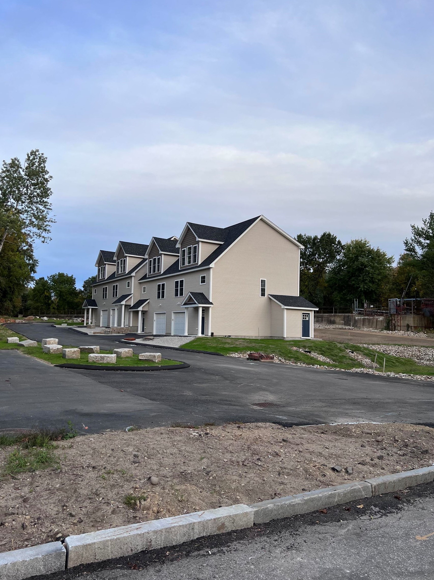 5 Mill Falls Rd #5, Allenstown, NH 03275
