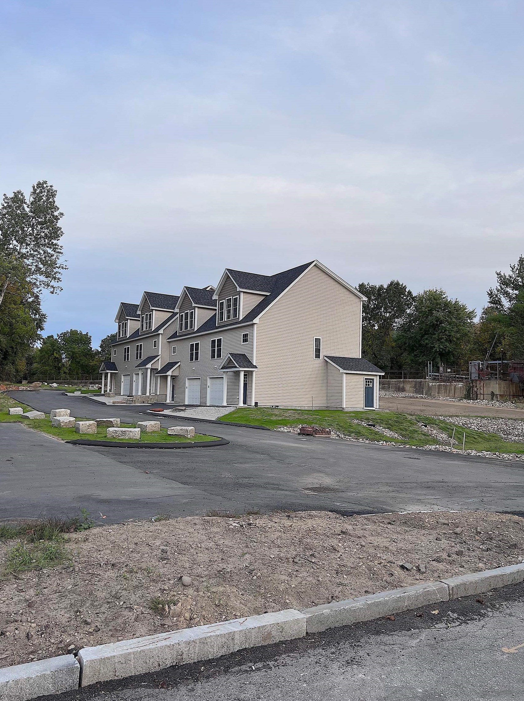 9 Mill Falls Rd #9, Allenstown, NH 03275