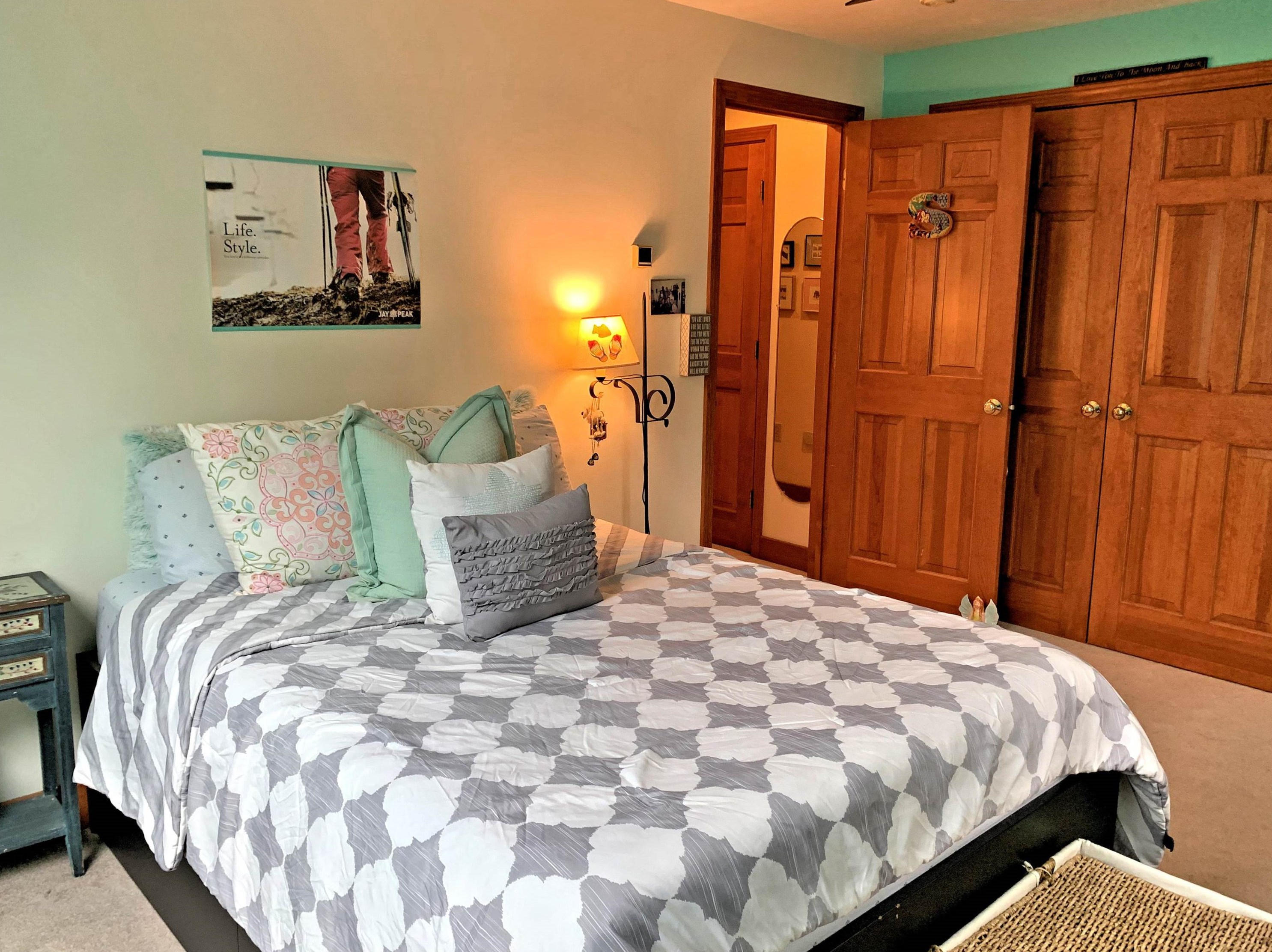 4 Chaddarin Ln, Bridgewater NH 03264-4409 exterior