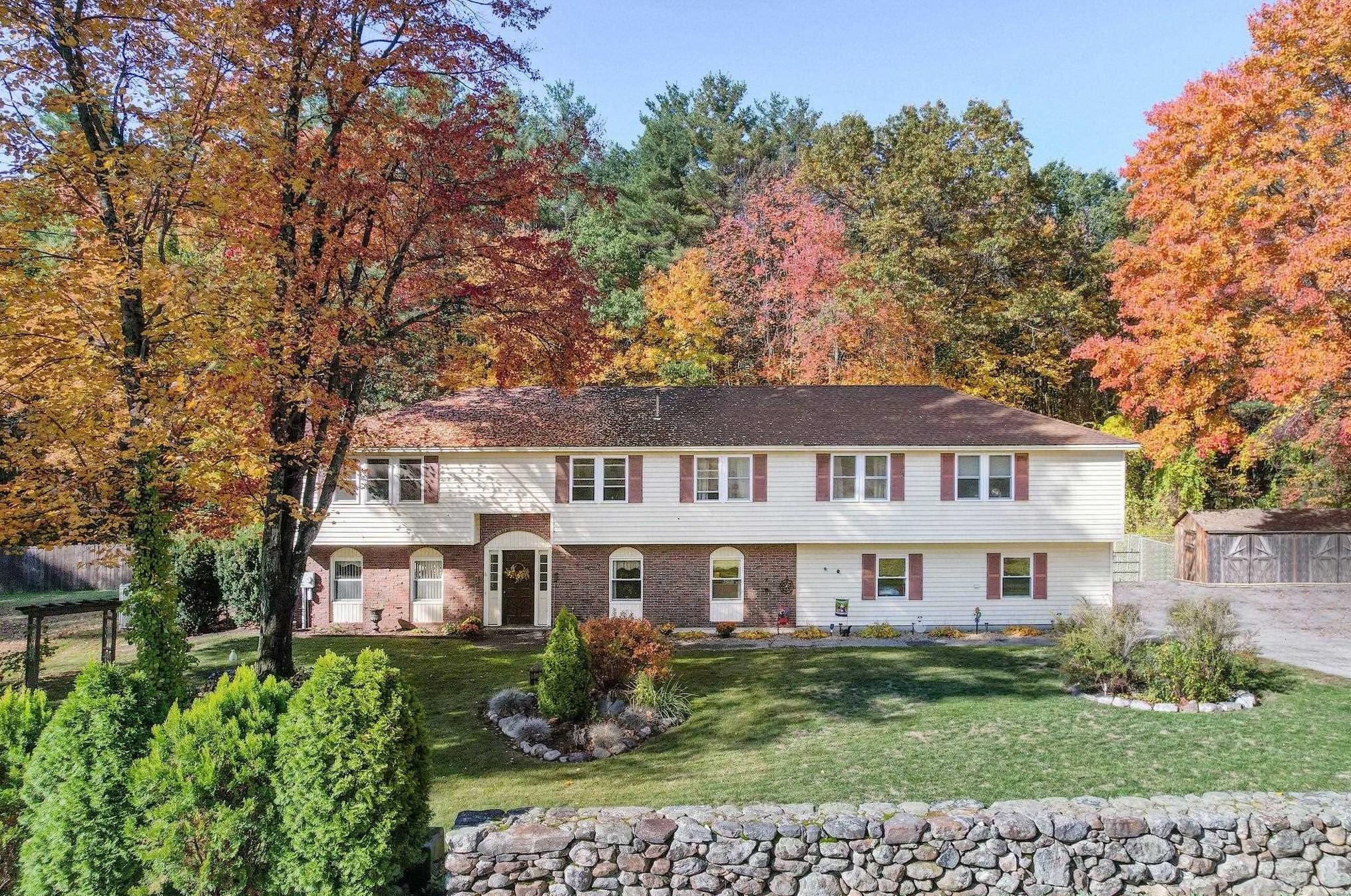 6 Mckinley Ave, Londonderry, NH 03053