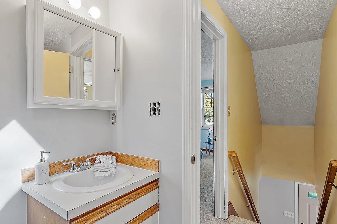 7 Winding Brk Ln, Merrimack NH 03054-2822 exterior