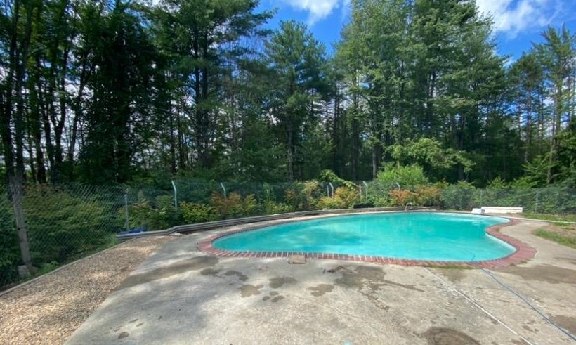 34 Highland Rd, New Boston, NH 03070