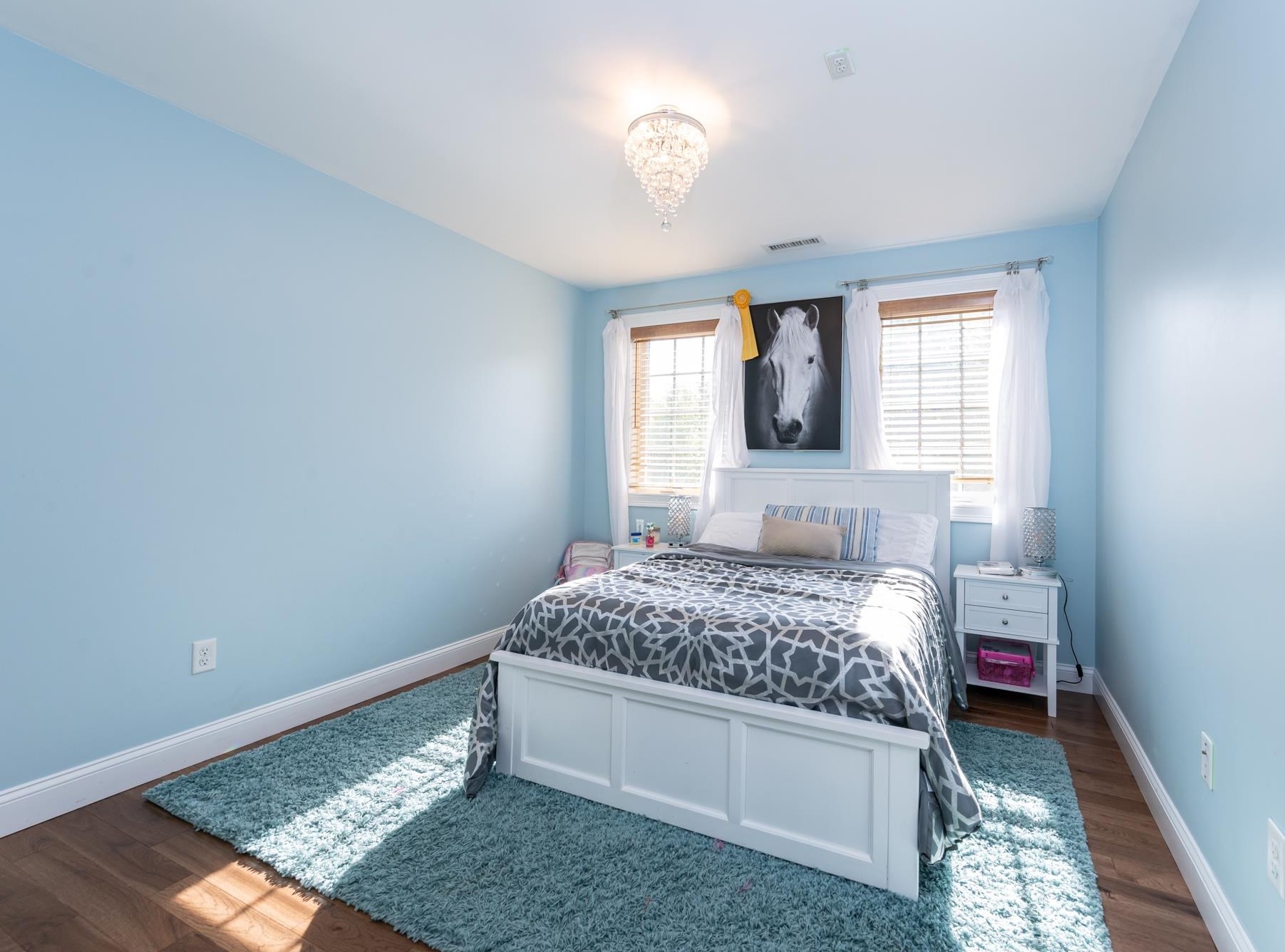 4 Harvest Dr, Derry NH 03038-4872 exterior