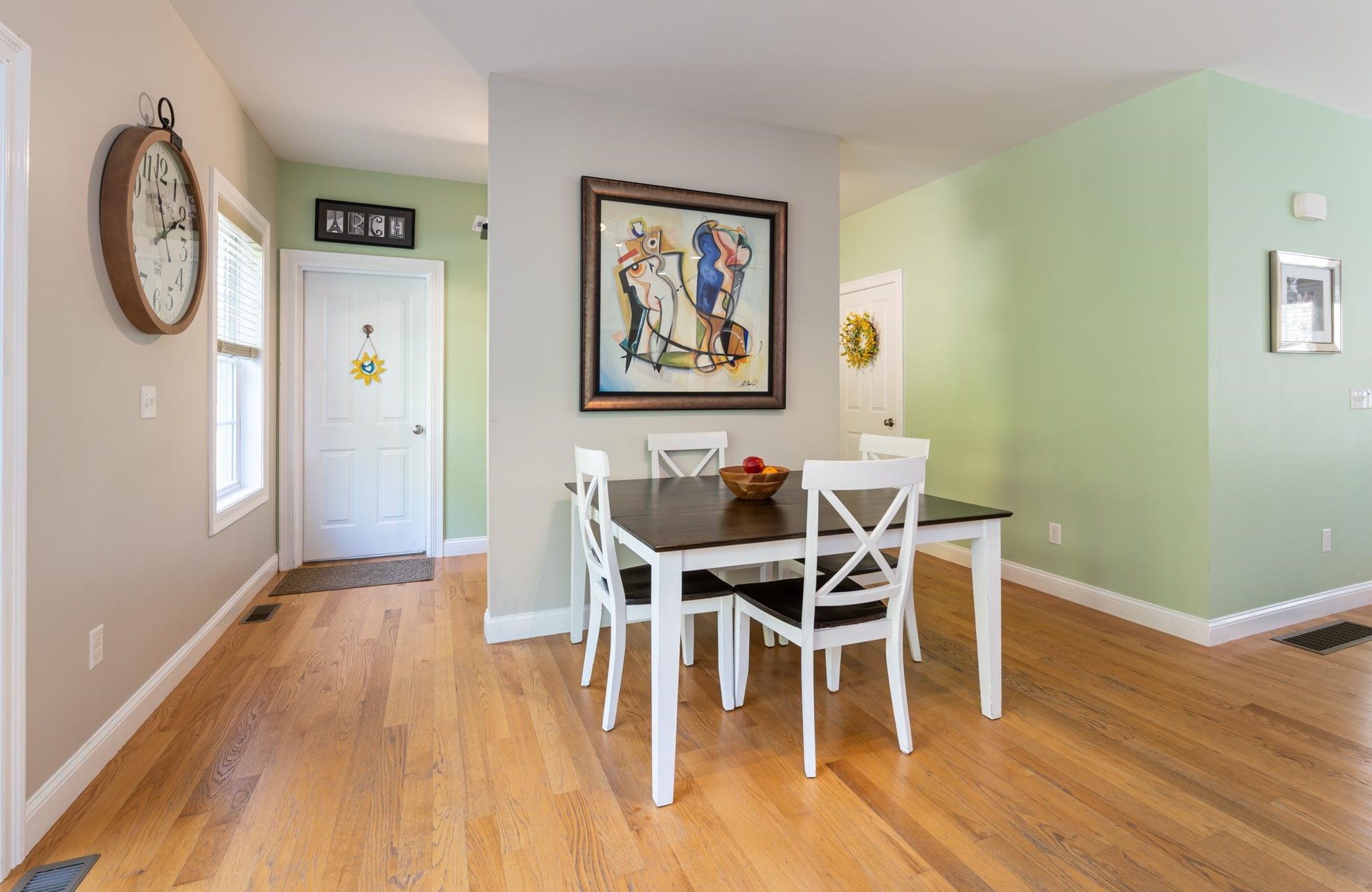 4 Harvest Dr, Derry NH 03038-4872 exterior