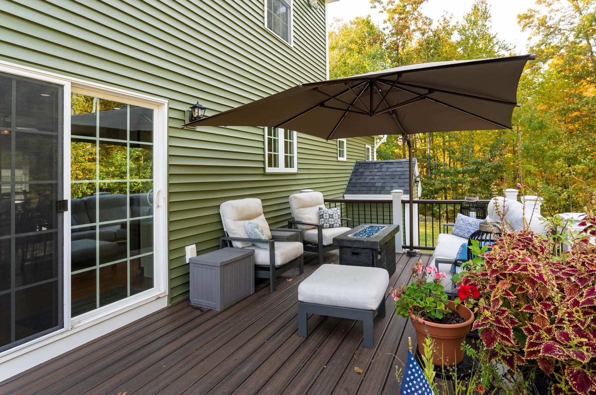 4 Harvest Dr, Derry NH 03038-4872 exterior