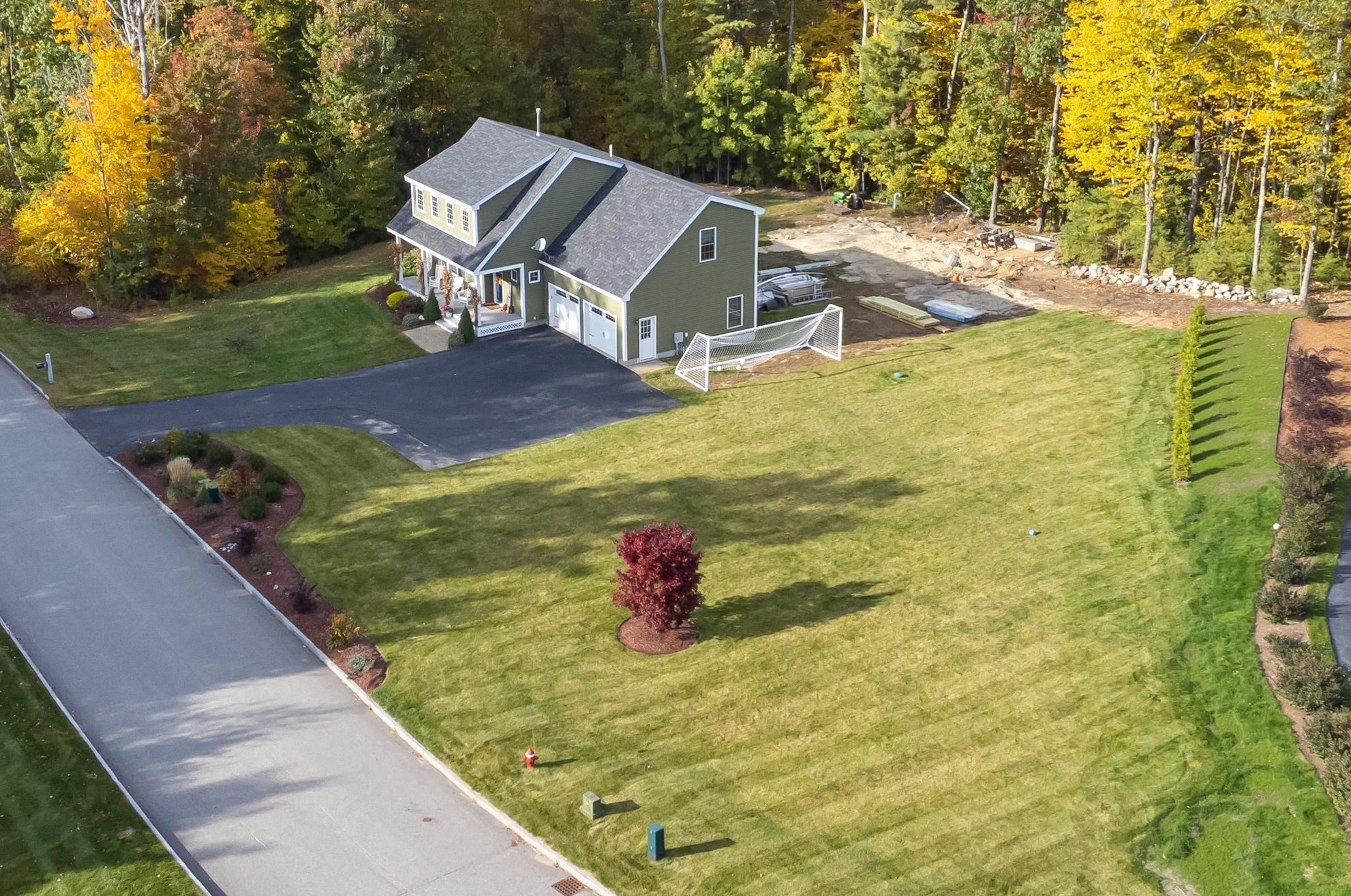 4 Harvest Dr, Derry, NH 03038-4872