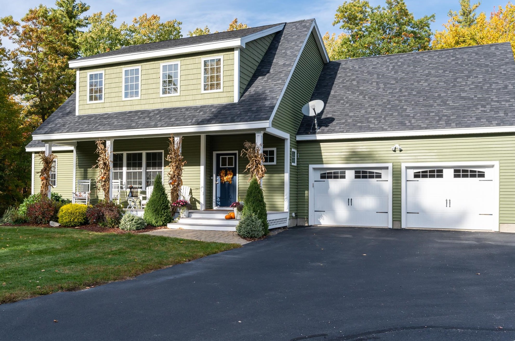 4 Harvest Dr, Derry NH 03038-4872 exterior