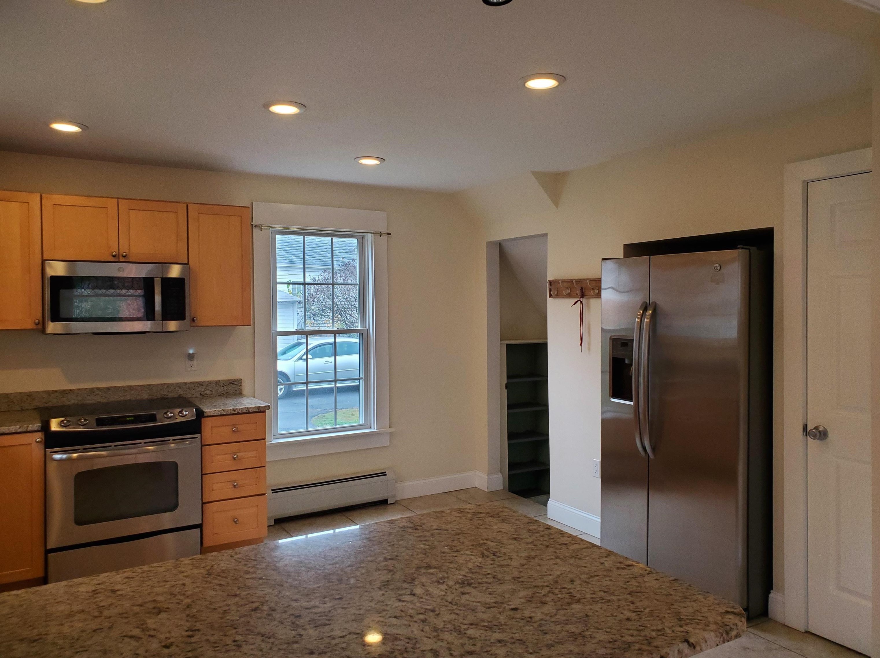 39 Grn St, Lebanon NH 03766-1716 exterior