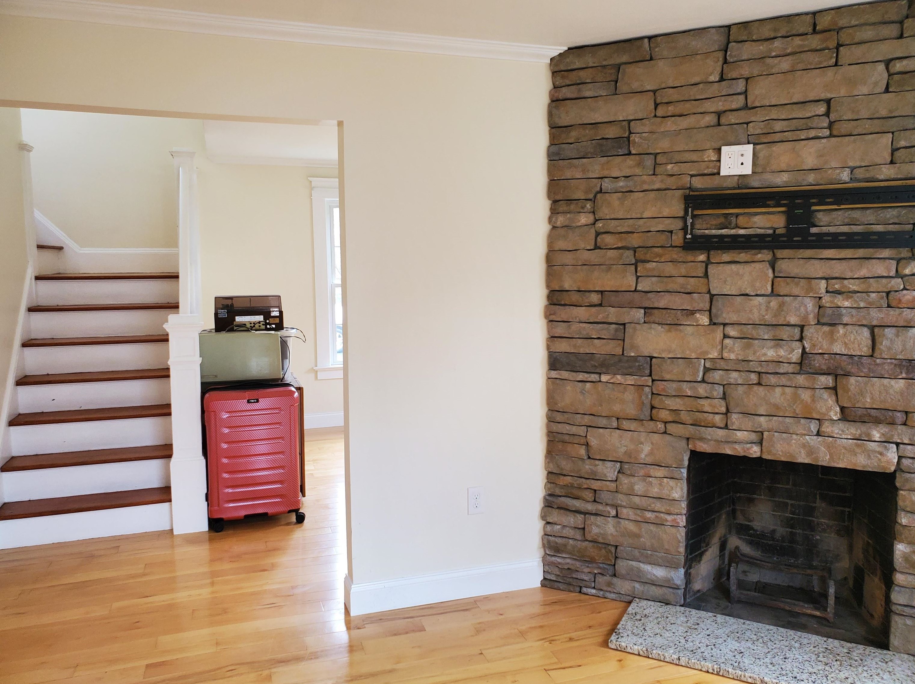 39 Grn St, Lebanon NH 03766-1716 exterior