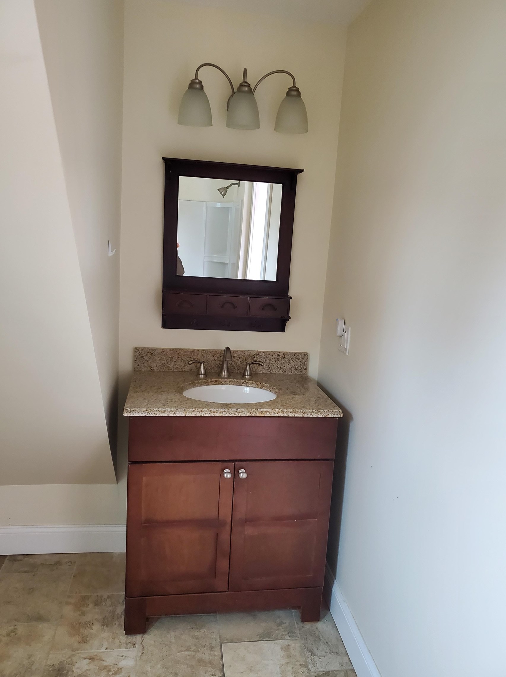 39 Grn St, Lebanon NH 03766-1716 exterior