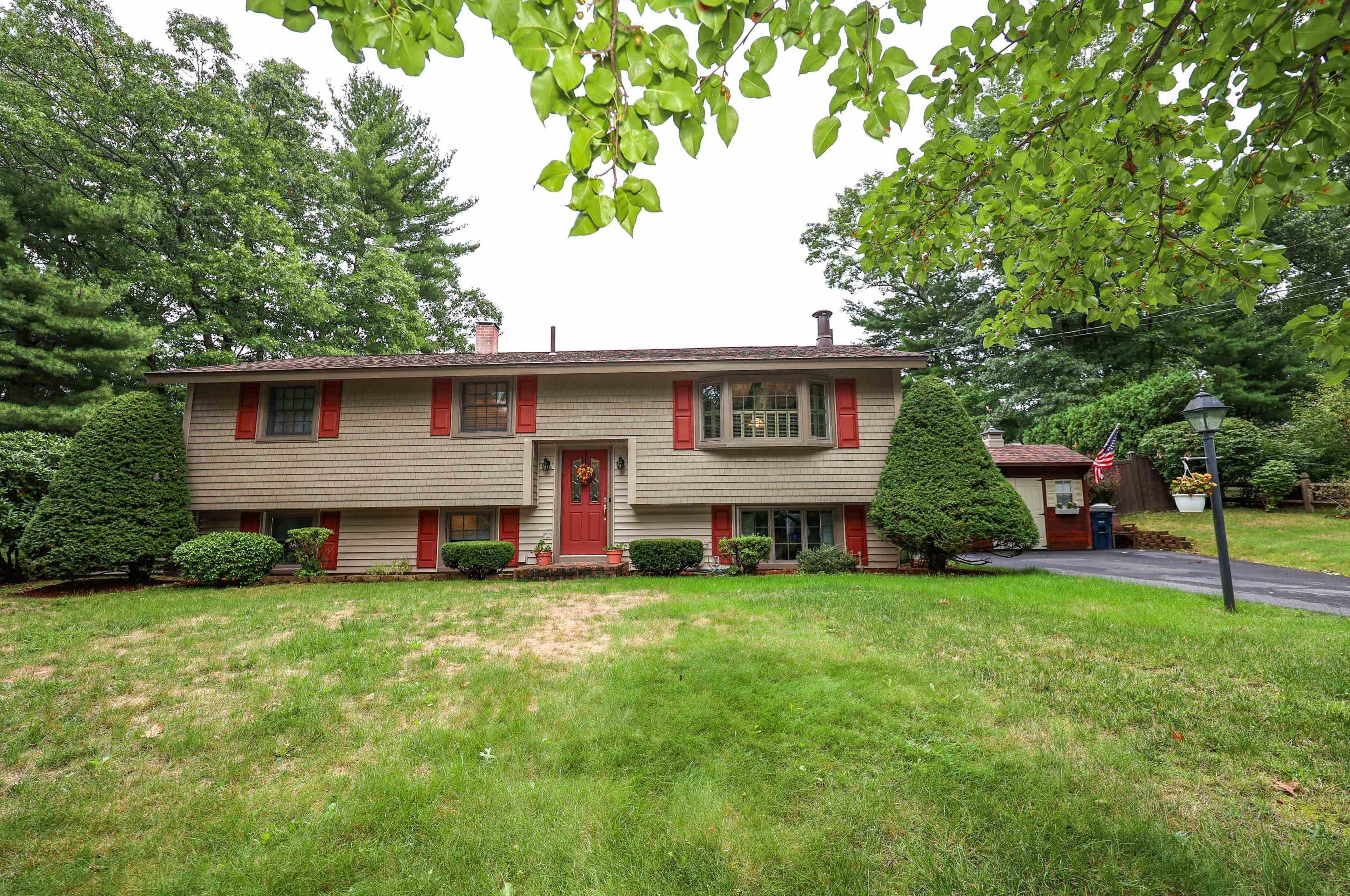 68 Langholm Dr, Nashua, NH 03062