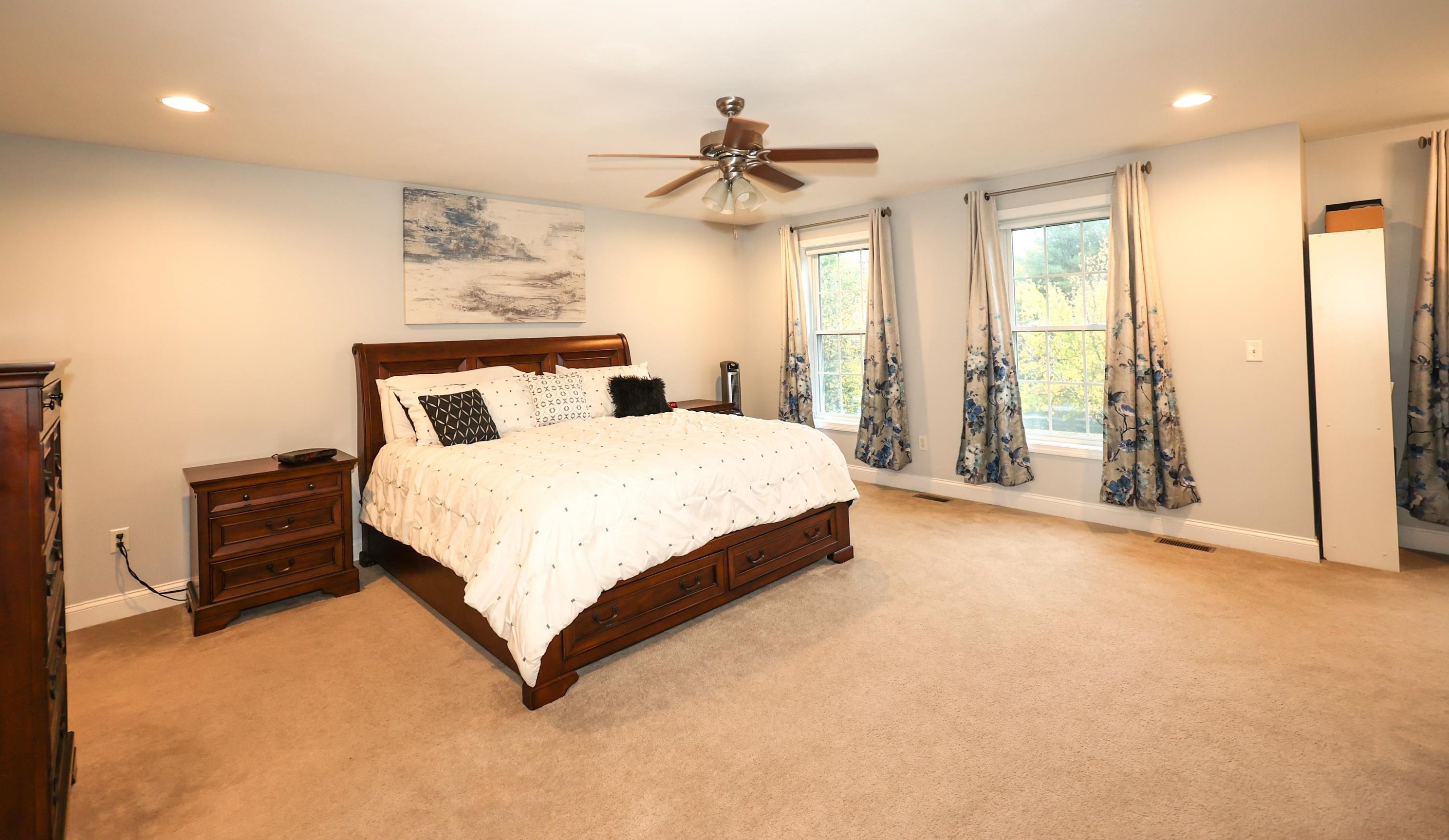 5 Berlang Rd, Londonderry, NH 03053