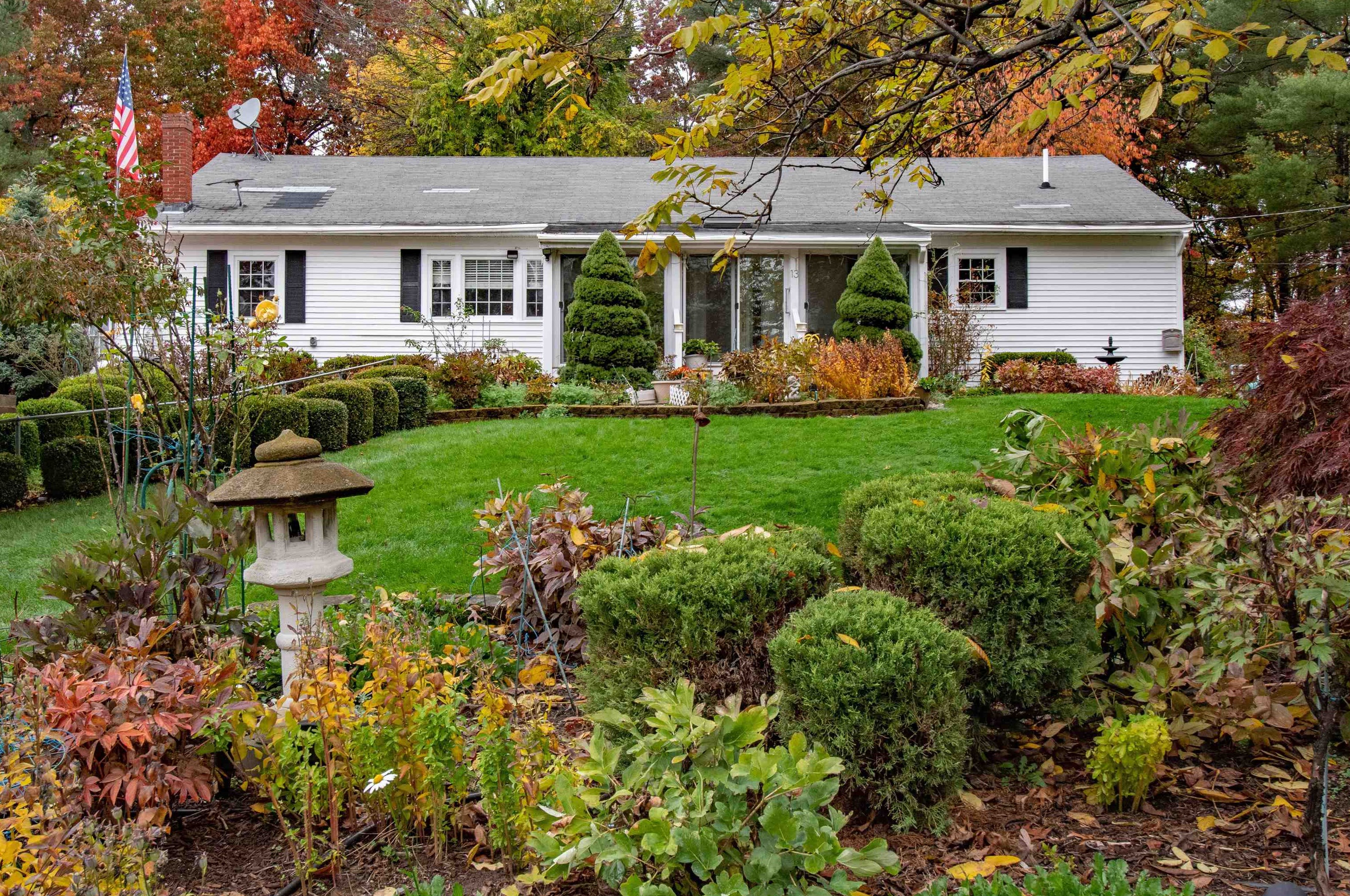 13 Charlotte Ave, Nashua, NH 03064