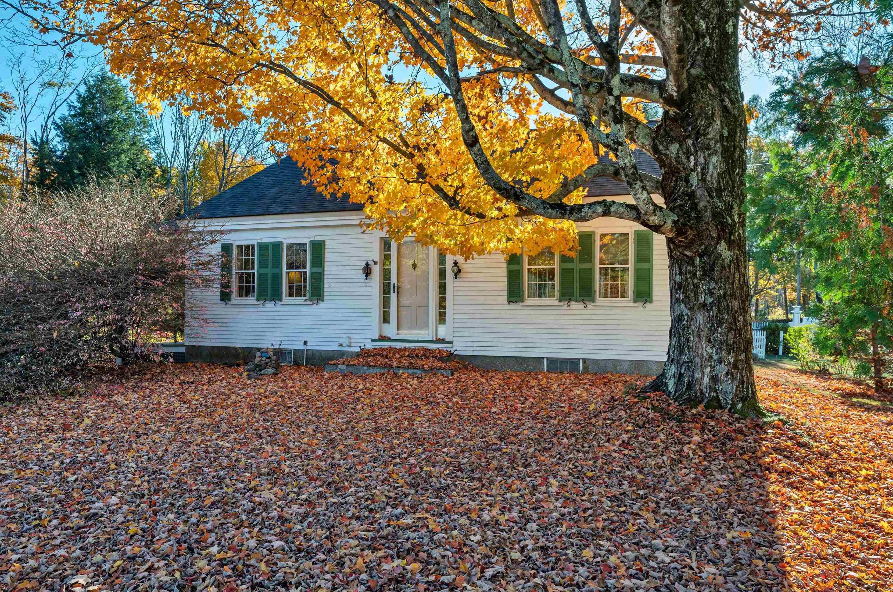 2 Schoolhouse Rd, Center Sandwich, NH 03227 exterior