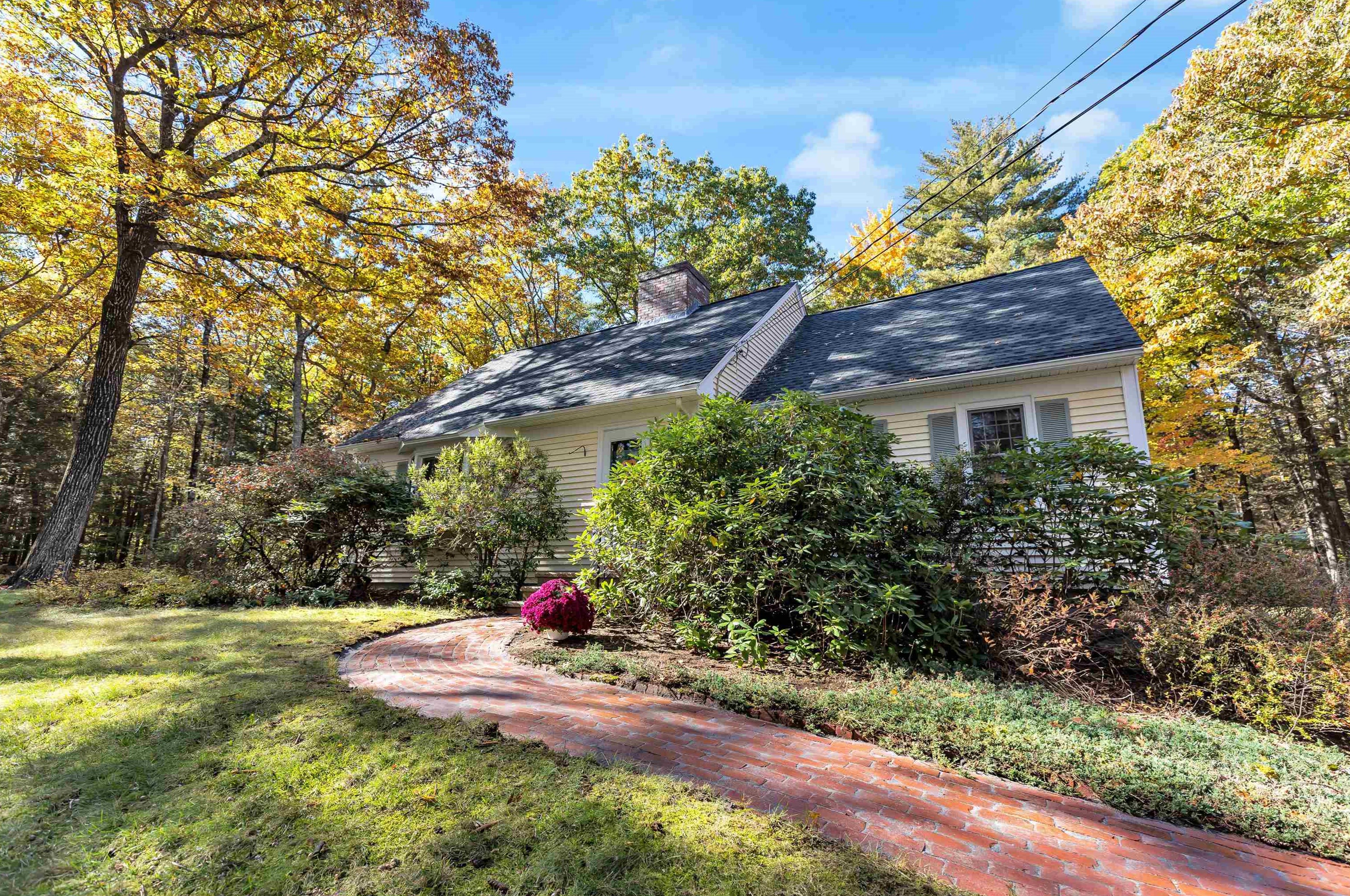 18 Nathaniel Dr, Amherst, NH 03031