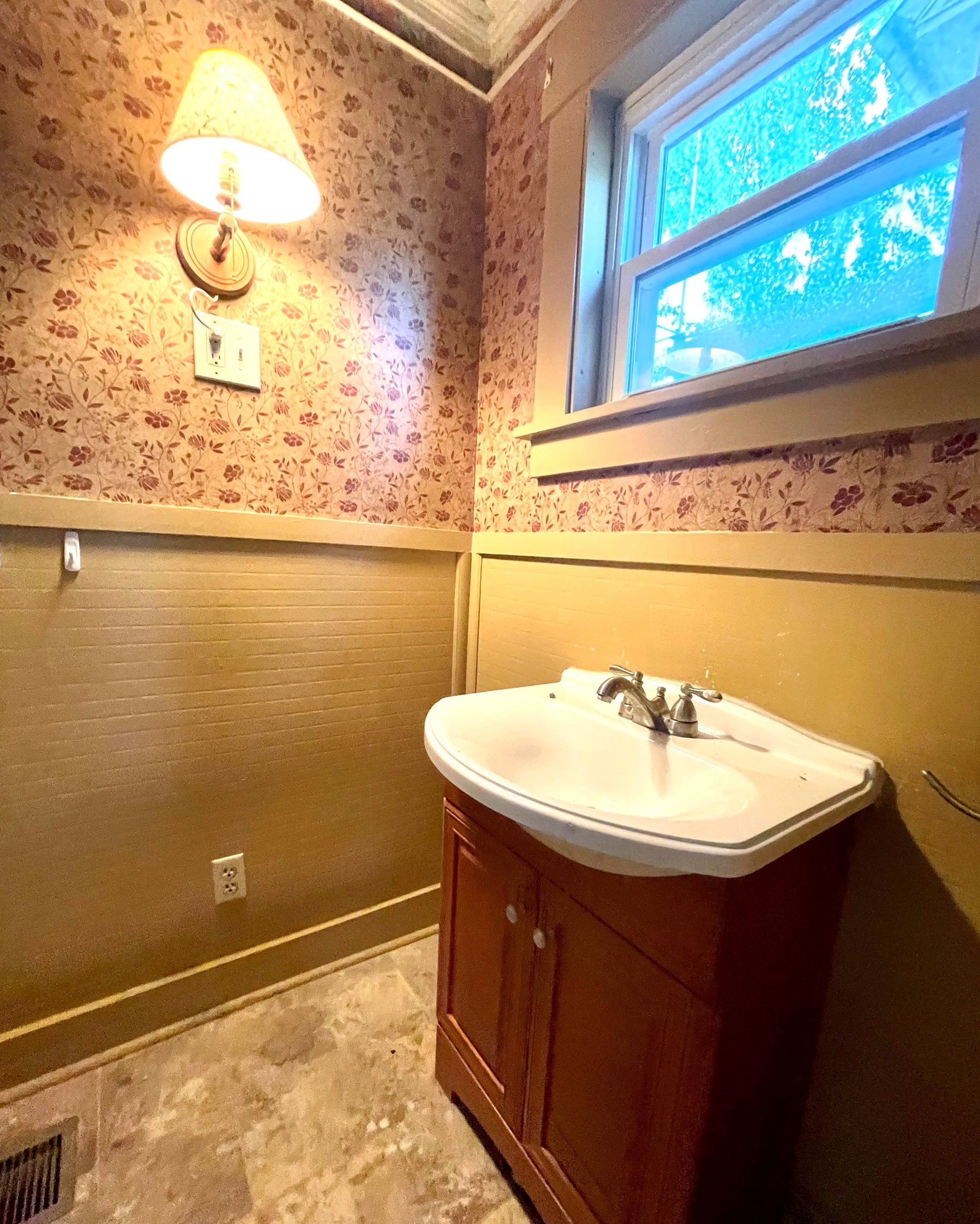 5 Prospect St, Lancaster NH  03584-3247 exterior