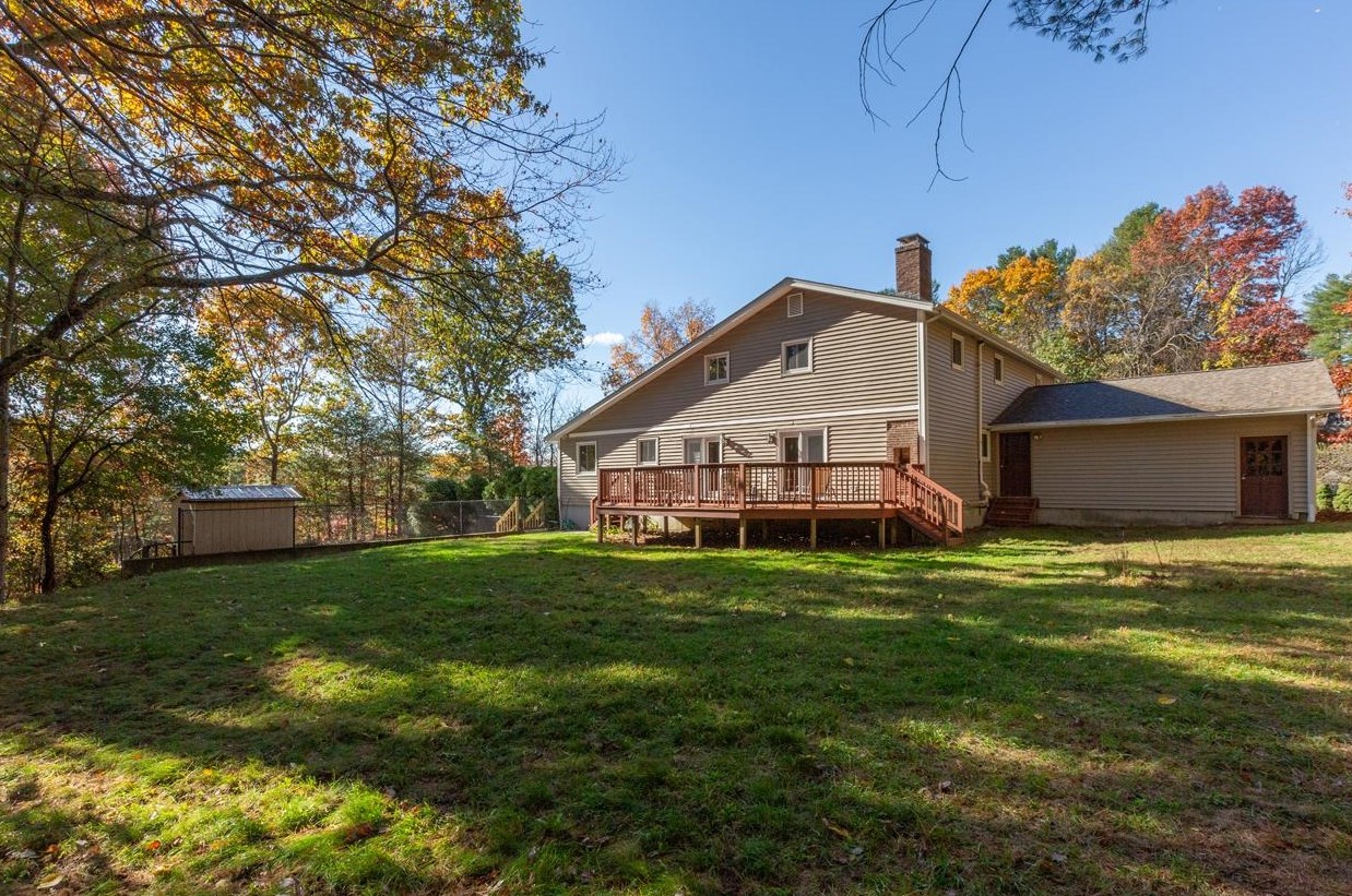 2 Jefferson Dr, Londonderry, NH 03053