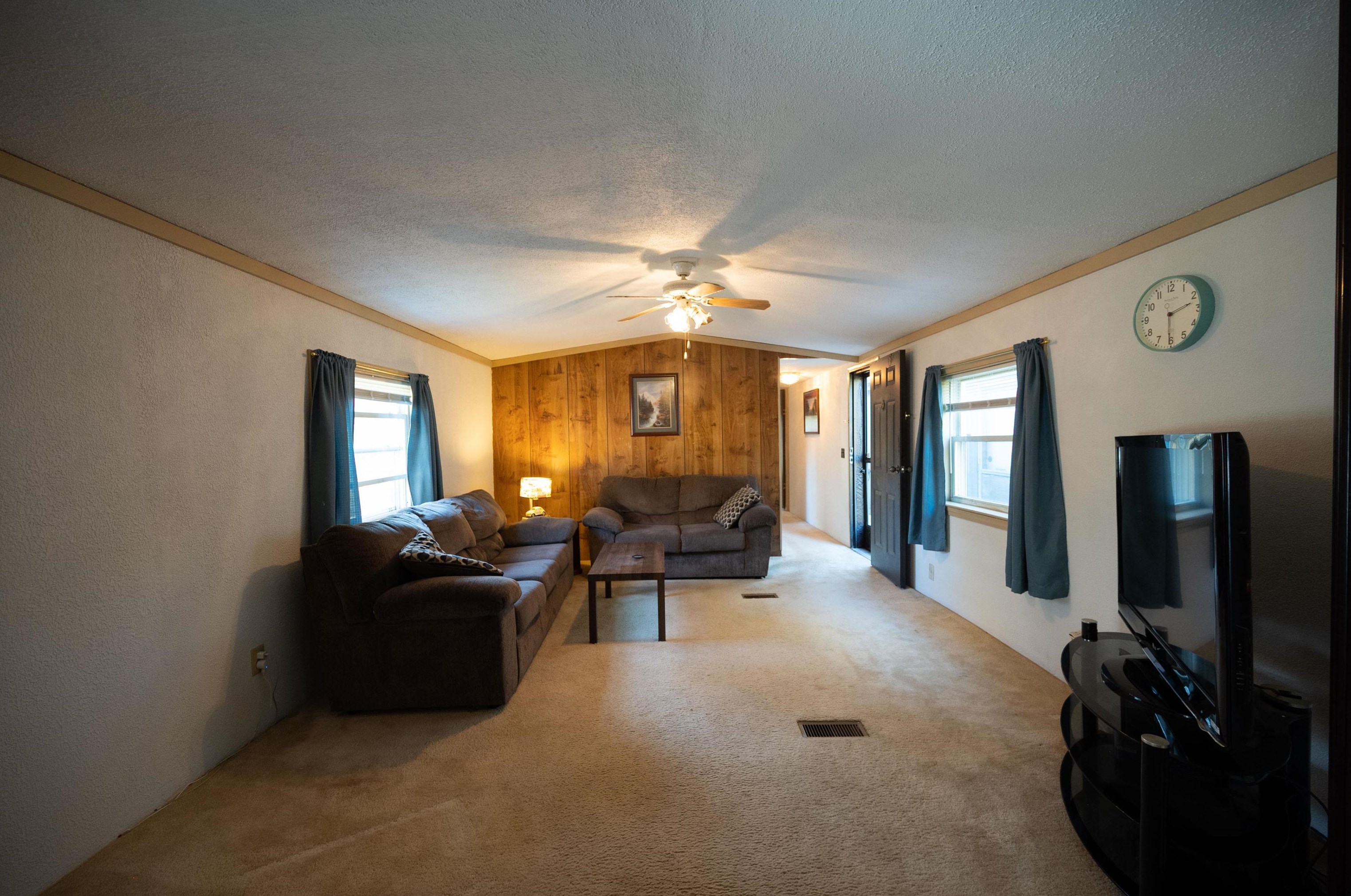10 Acre St, Raymond, NH 03077