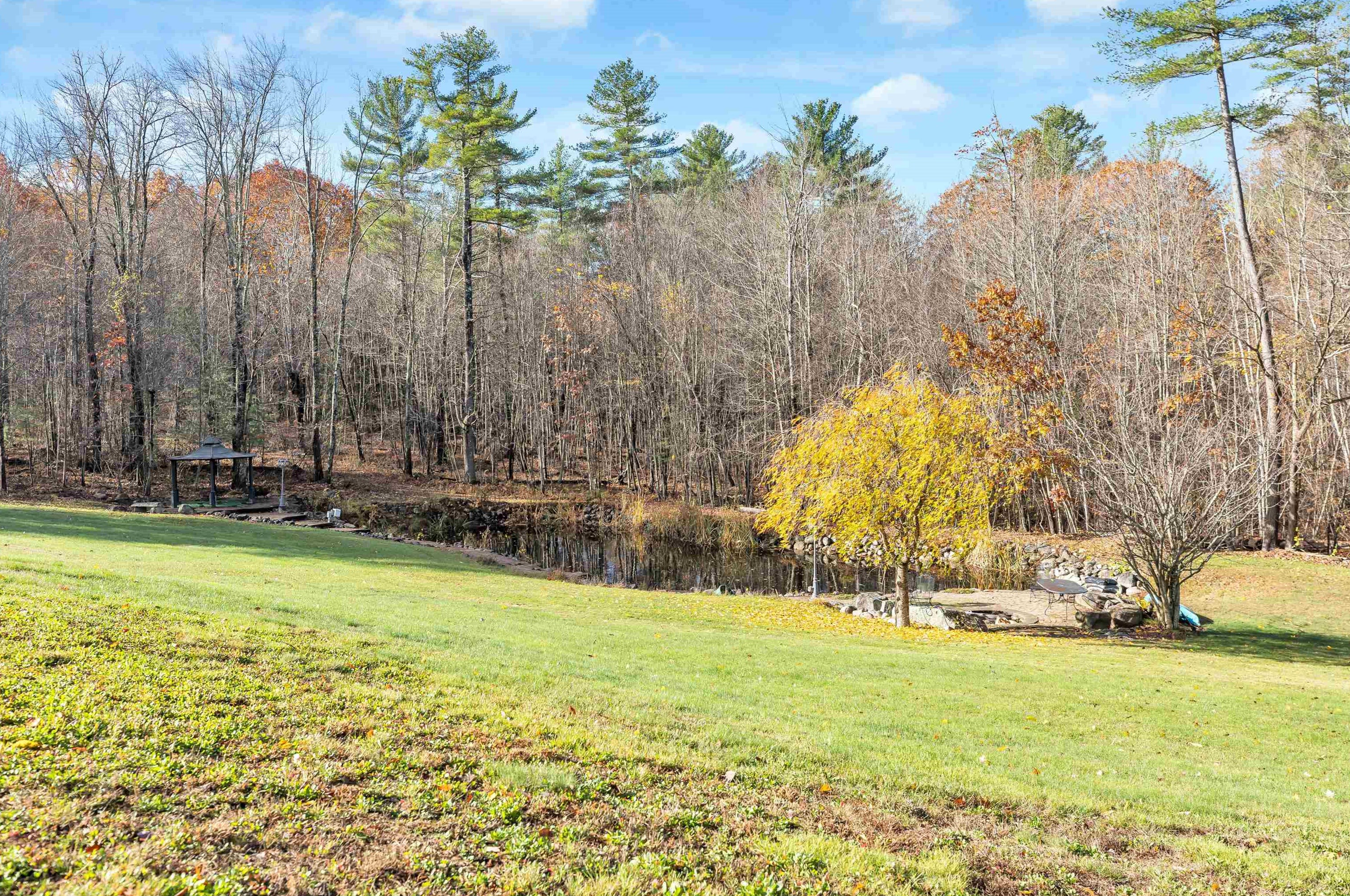 231 Amherst Rd, Merrimack NH 03054-3928 exterior