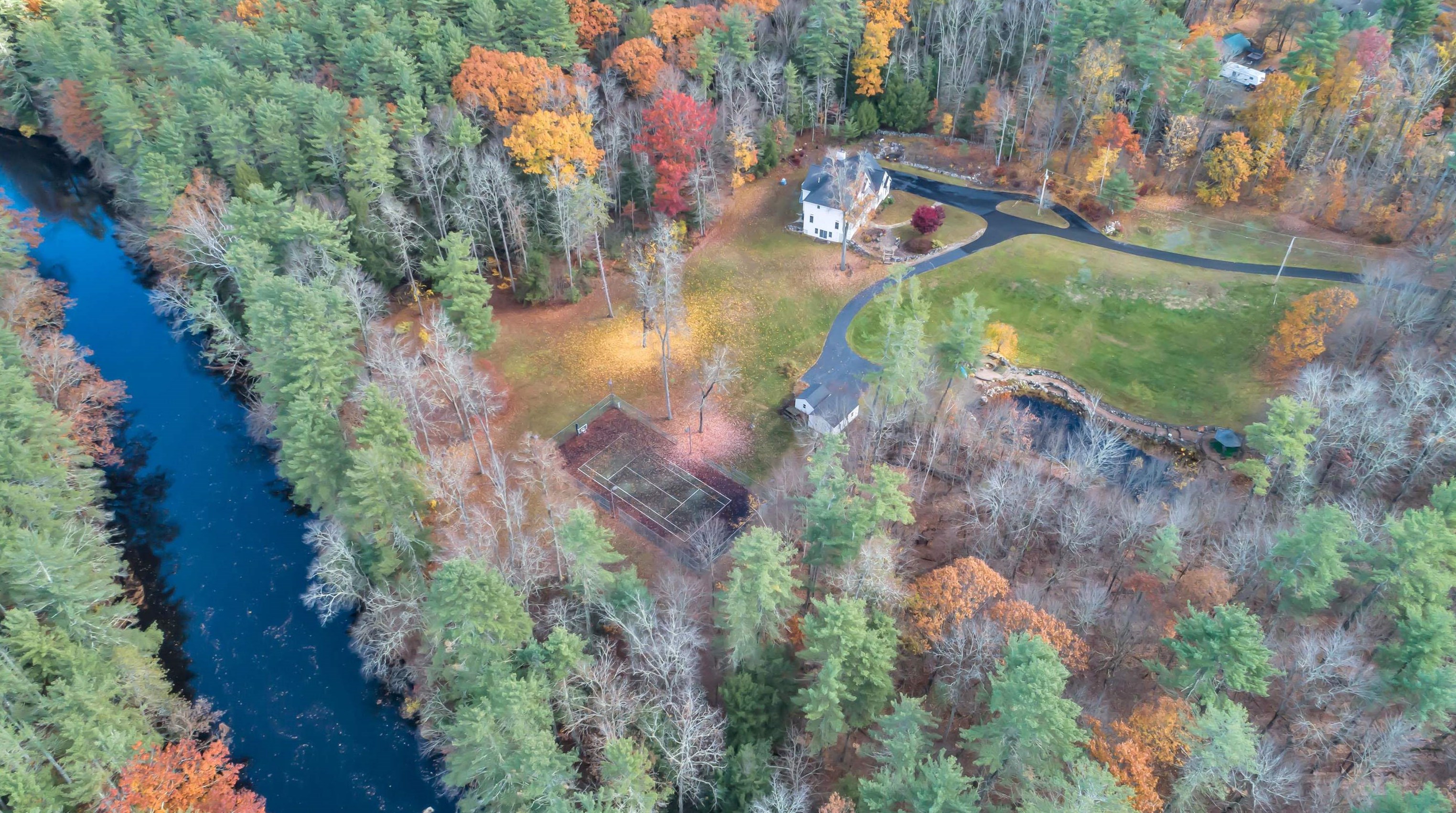 231 Amherst Rd, Merrimack NH 03054-3928 exterior