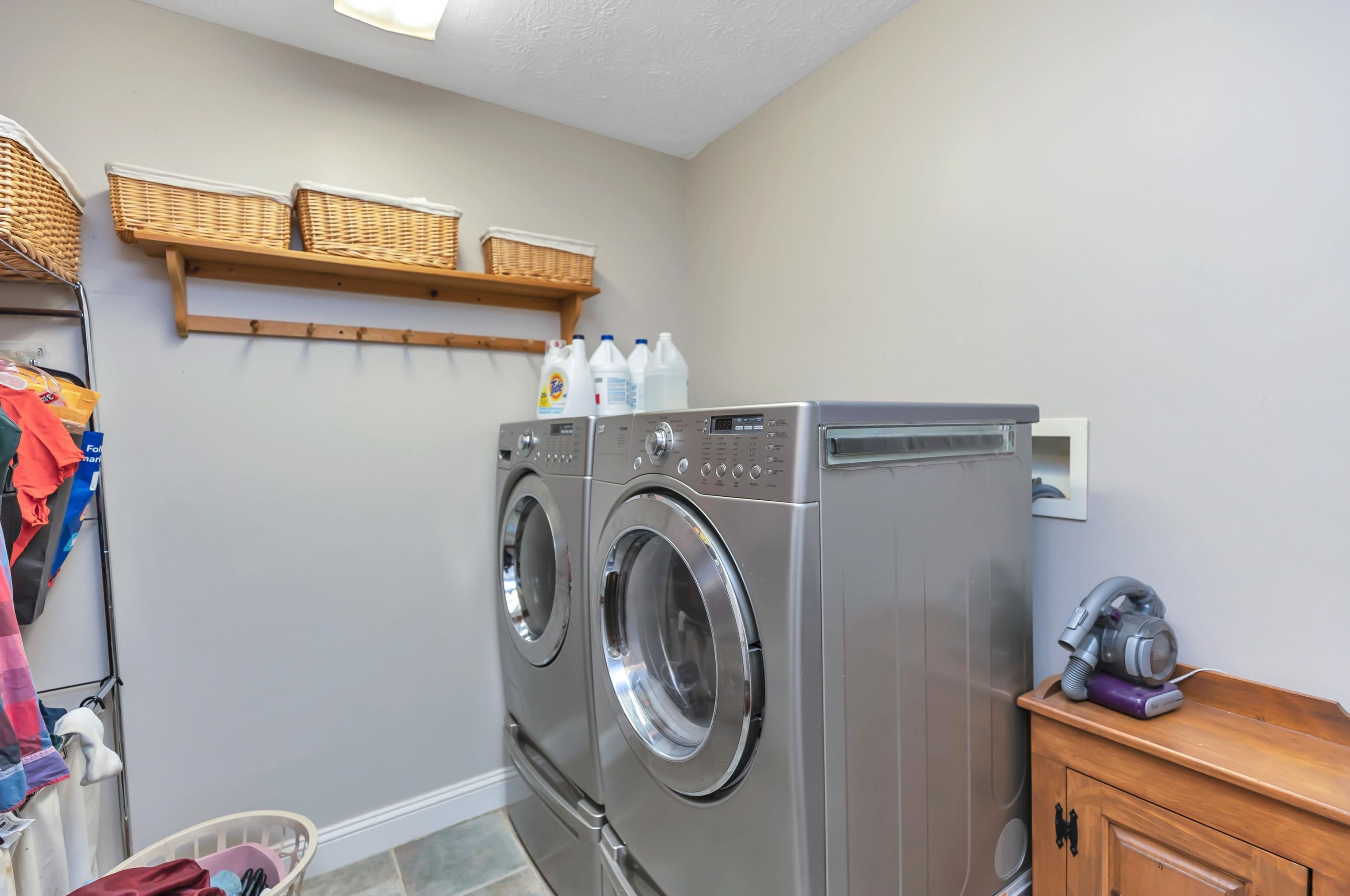 231 Amherst Rd, Merrimack NH 03054-3928 exterior