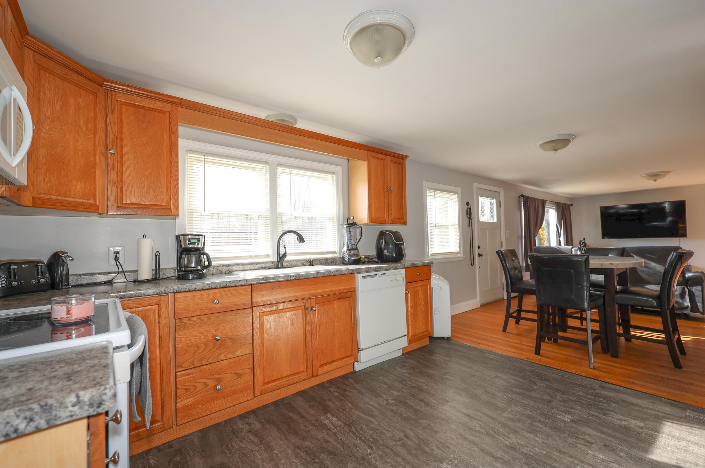 4 River Rd, Allenstown, NH 03275