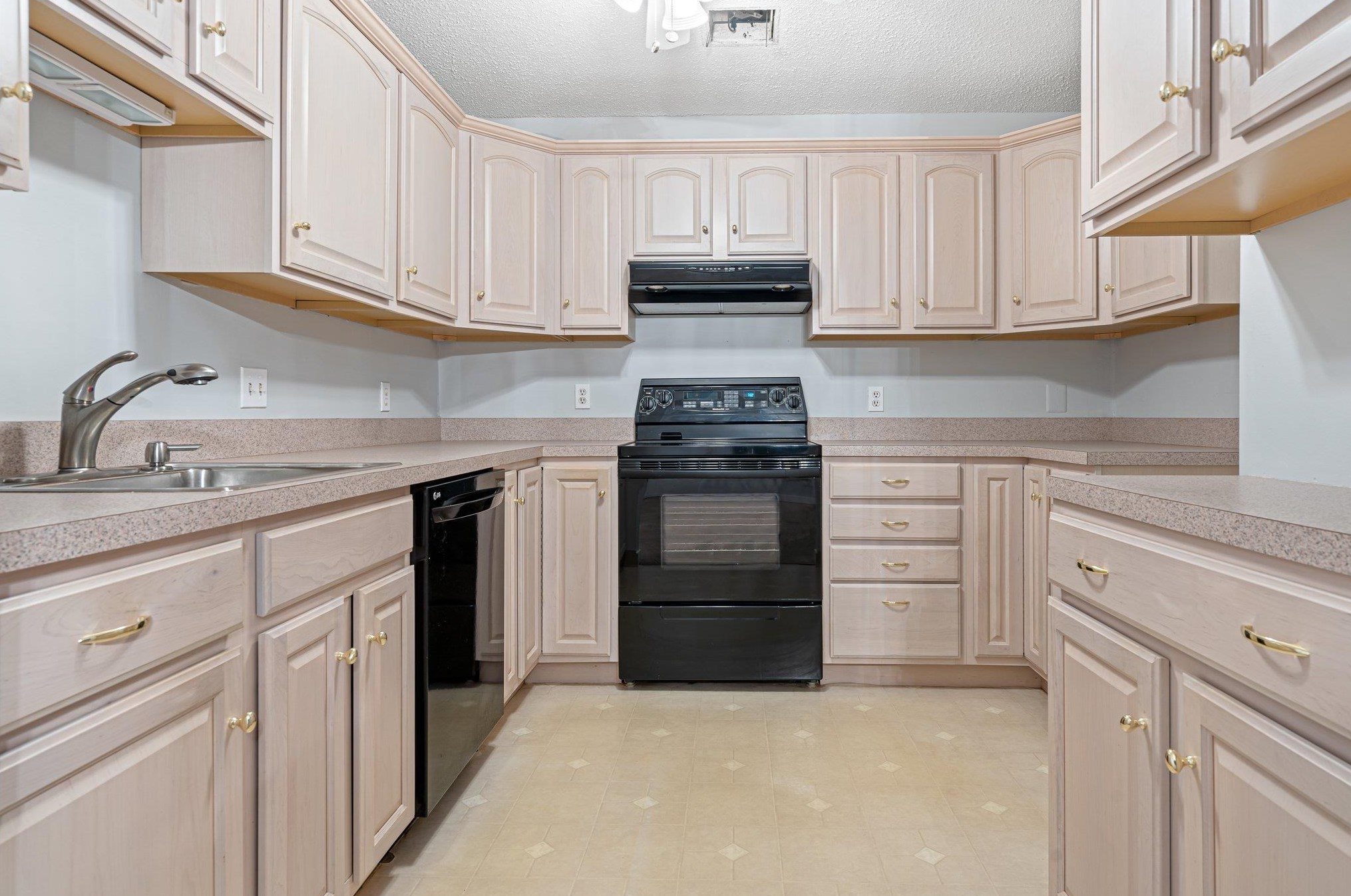 10 Northbrook Dr #1002, Manchester, NH 03102