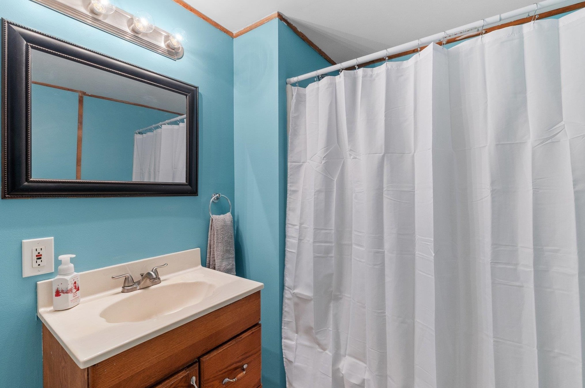 62 Merrimack St, Bridgewater NH  03222-3257 exterior