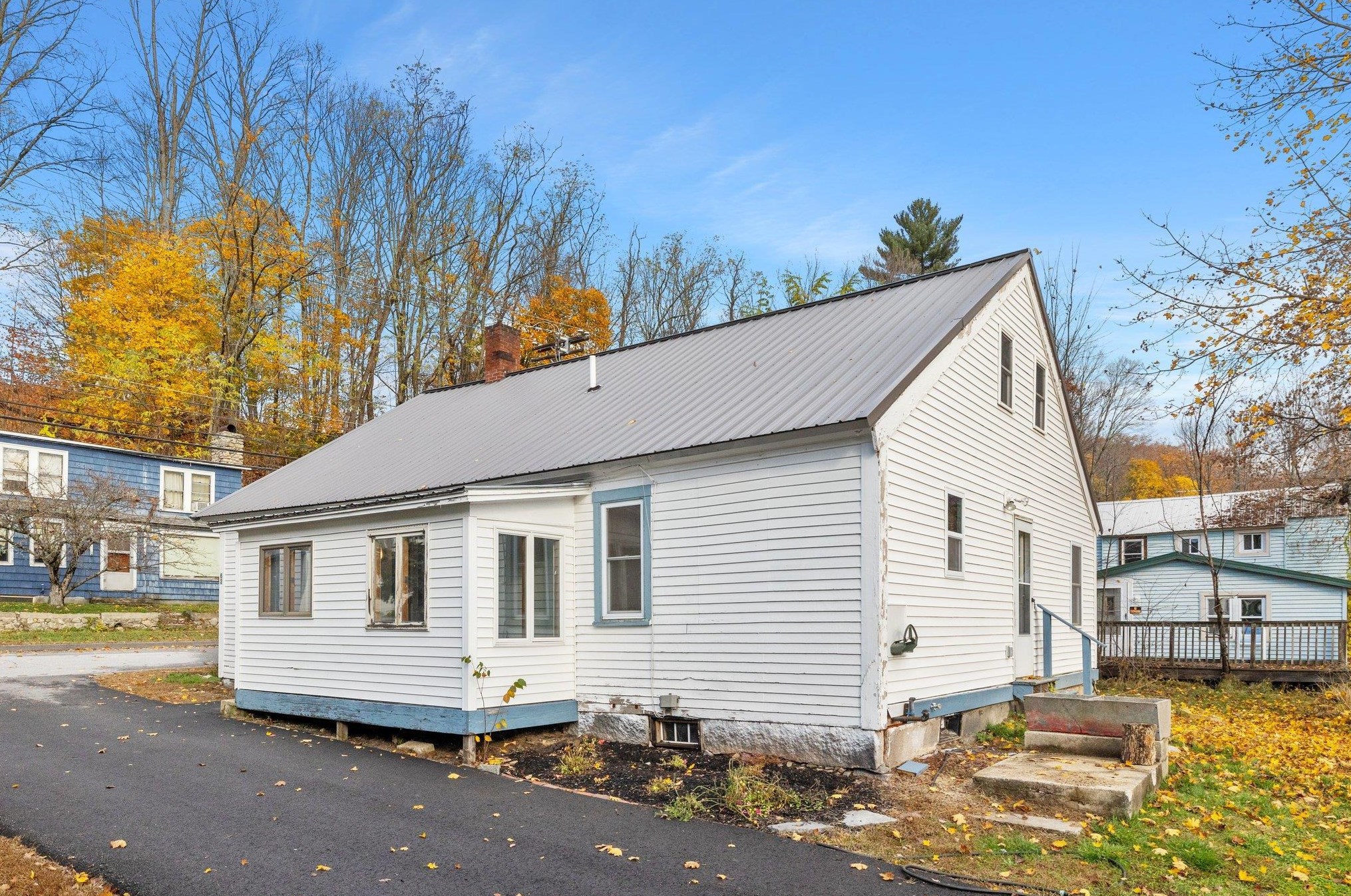 62 Merrimack St, Bridgewater NH  03222-3257 exterior