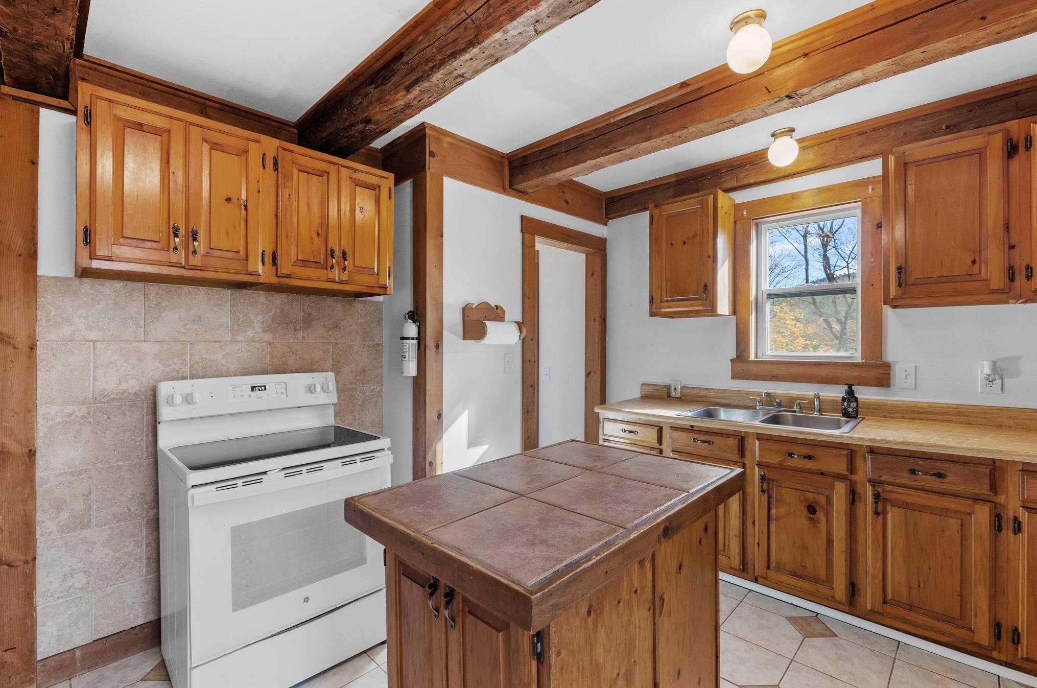 62 Merrimack St, Bridgewater NH  03222-3257 exterior