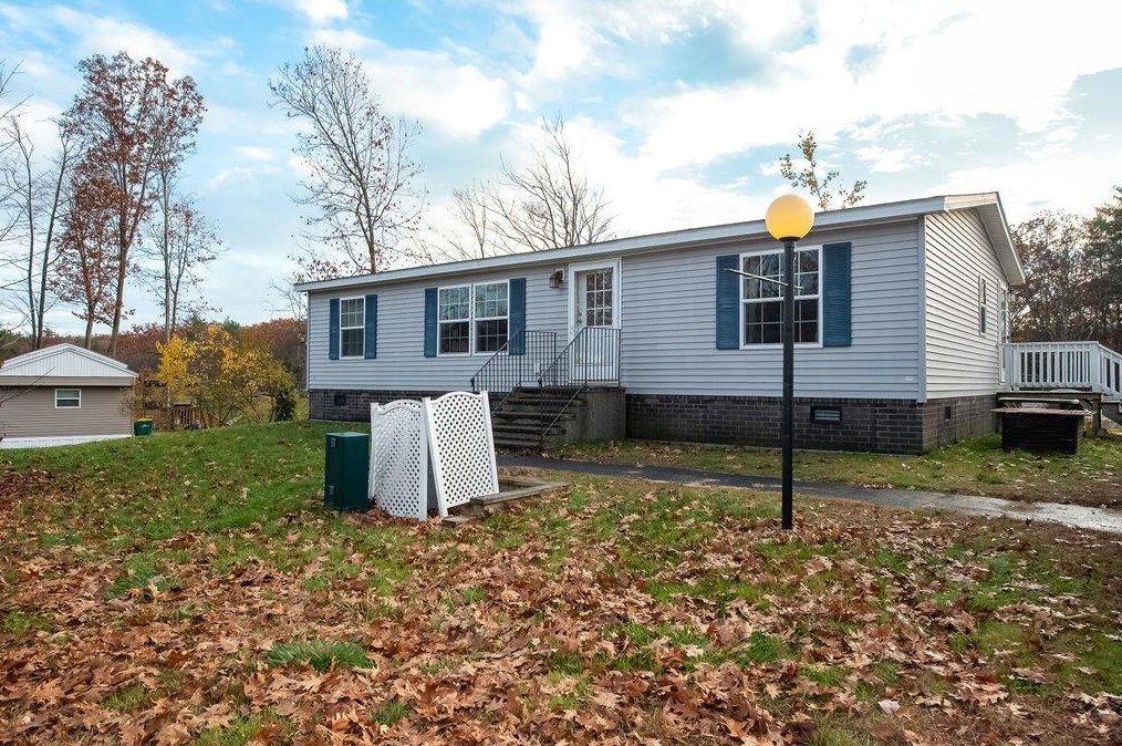 8 Fuchsia Dr, Rochester, NH 03867-5203