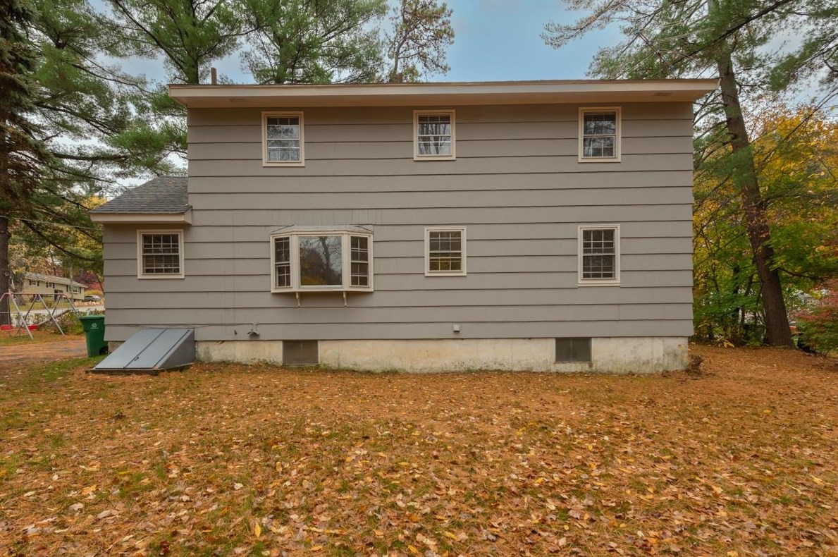 1 Greenock Ln, Nashua, NH 03062