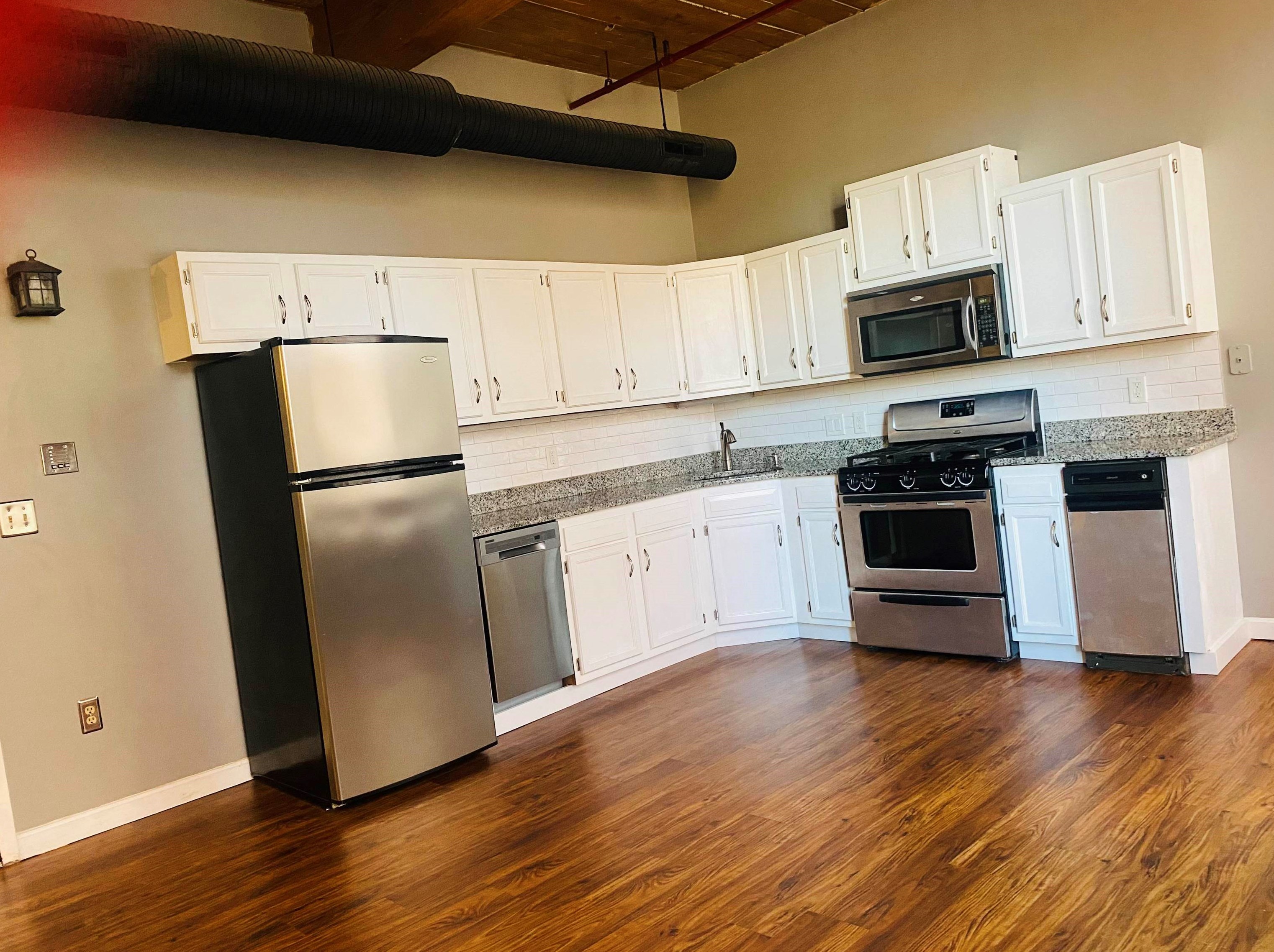 470 Silver St, Manchester NH  03103-5000 exterior