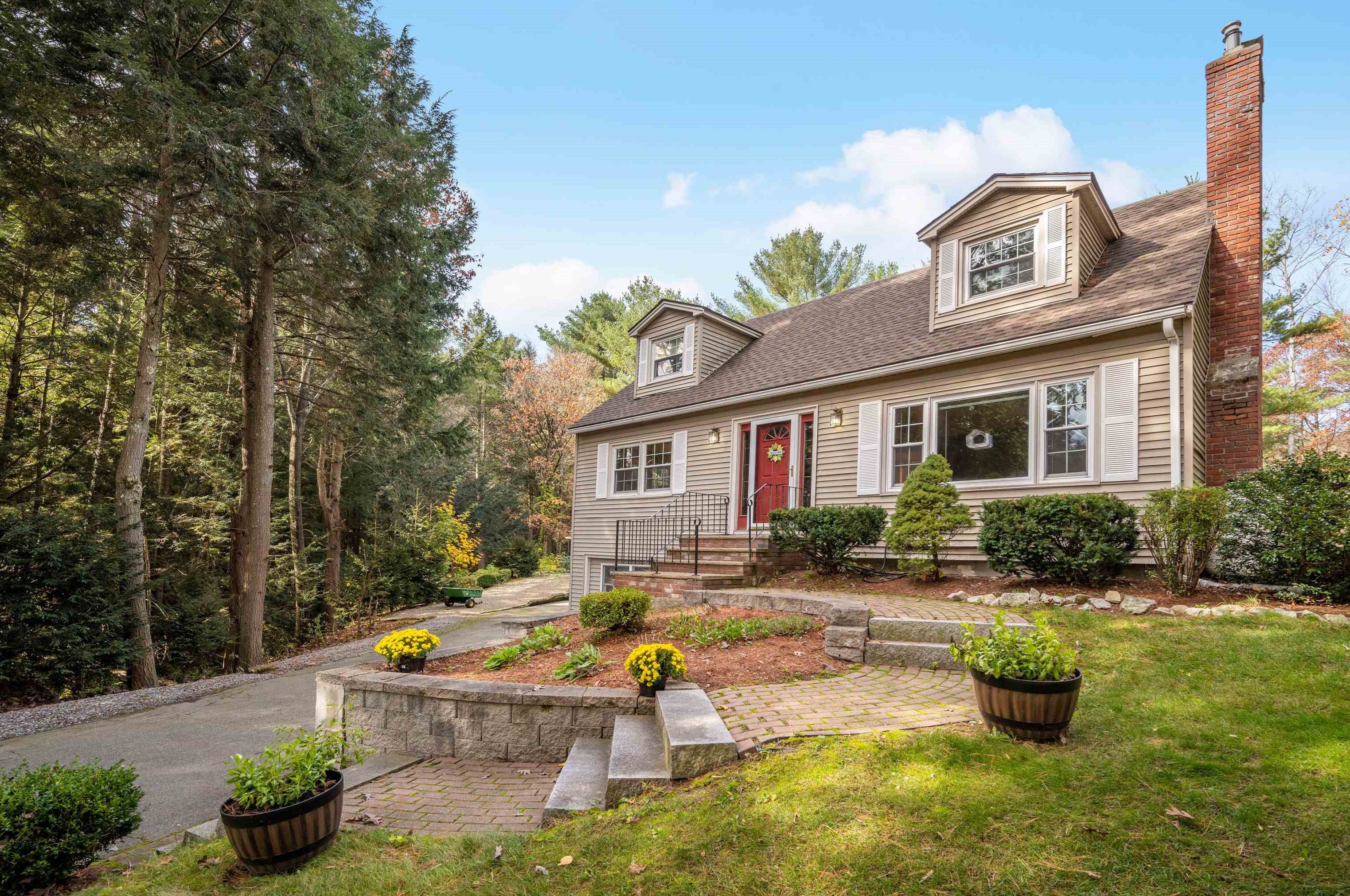 6 Aspen Cir, Londonderry, NH 03053