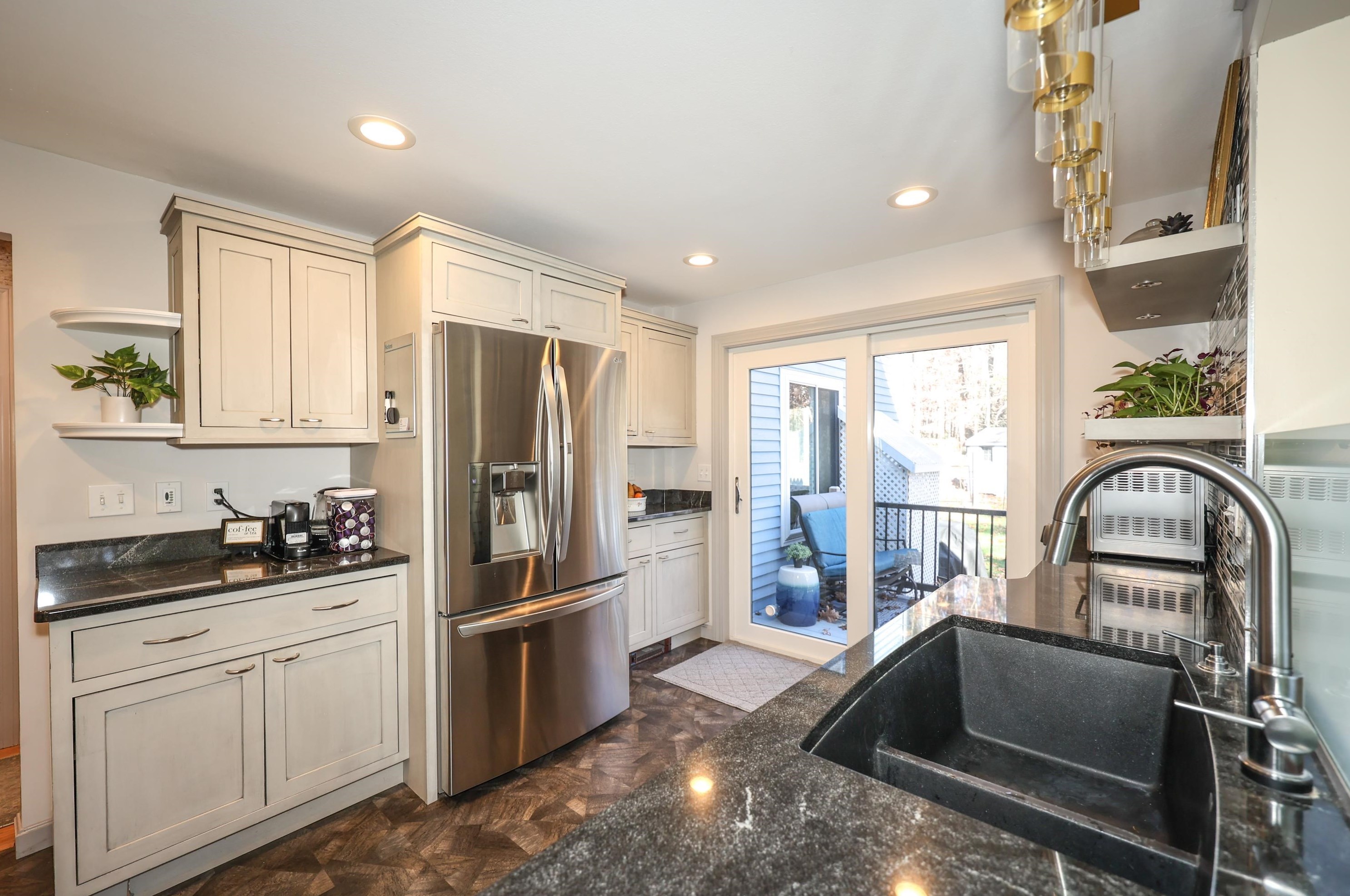 51 Mcquade Brook Rd, Manchester, NH 03110